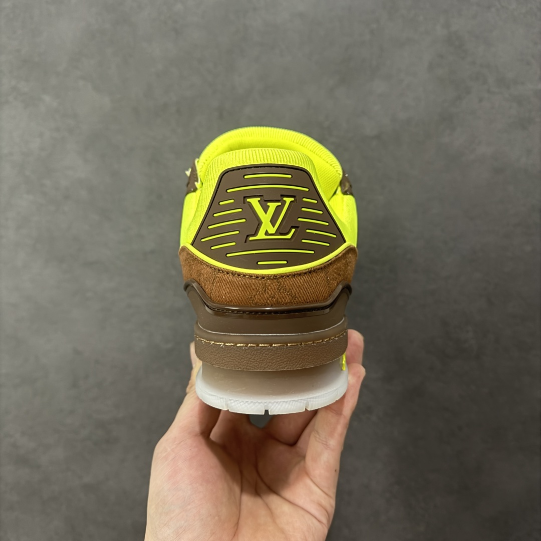 图片[4]-【广东纯原版本】LV Run Away 运动鞋 拼接 Epi 牛皮革和 Monogram 压纹粒面牛皮革，再现传统跑鞋的灵感启发。楔形外底延续标志性设计，品牌字母和标识分饰鞋舌和鞋后。Monogram 压纹粒面牛皮革和 Epi 牛皮革橡胶外底 尺码：36-45 编码：FJB390400-选品中心