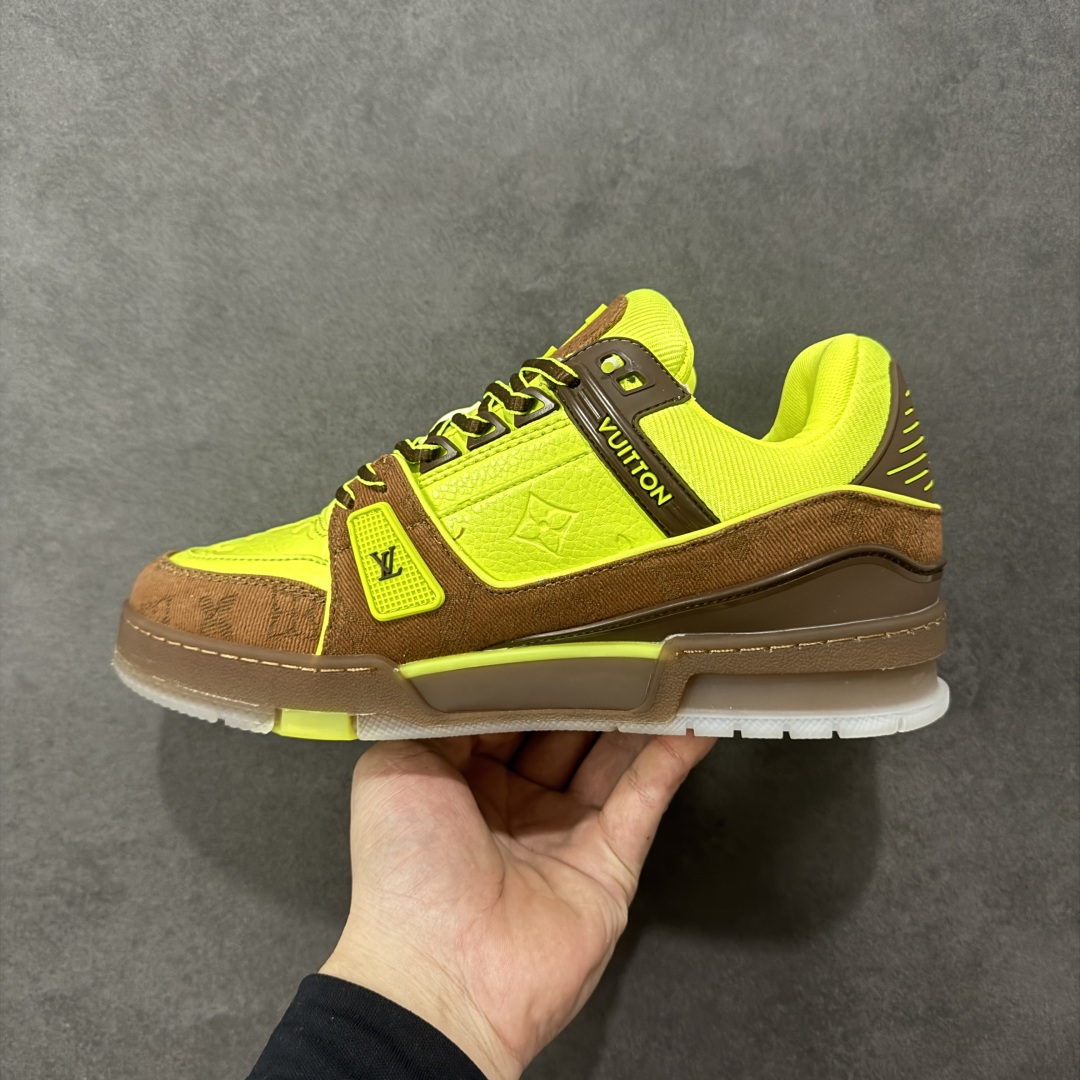 图片[2]-【广东纯原版本】LV Run Away 运动鞋 拼接 Epi 牛皮革和 Monogram 压纹粒面牛皮革，再现传统跑鞋的灵感启发。楔形外底延续标志性设计，品牌字母和标识分饰鞋舌和鞋后。Monogram 压纹粒面牛皮革和 Epi 牛皮革橡胶外底 尺码：36-45 编码：FJB390400-选品中心