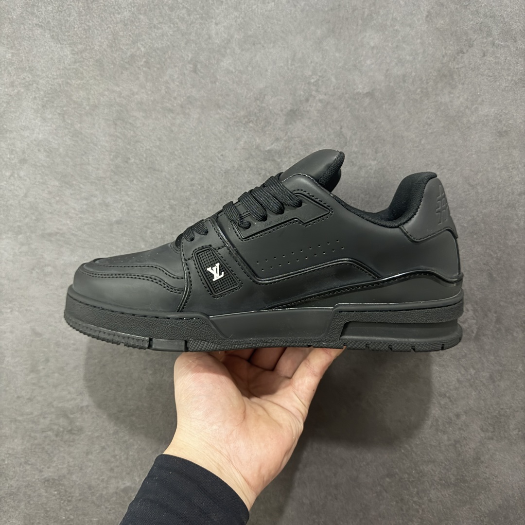 图片[2]-【广东纯原版本】LV Run Away 运动鞋 拼接 Epi 牛皮革和 Monogram 压纹粒面牛皮革，再现传统跑鞋的灵感启发。楔形外底延续标志性设计，品牌字母和标识分饰鞋舌和鞋后。Monogram 压纹粒面牛皮革和 Epi 牛皮革橡胶外底 尺码：36-45 编码：FJB390400-选品中心