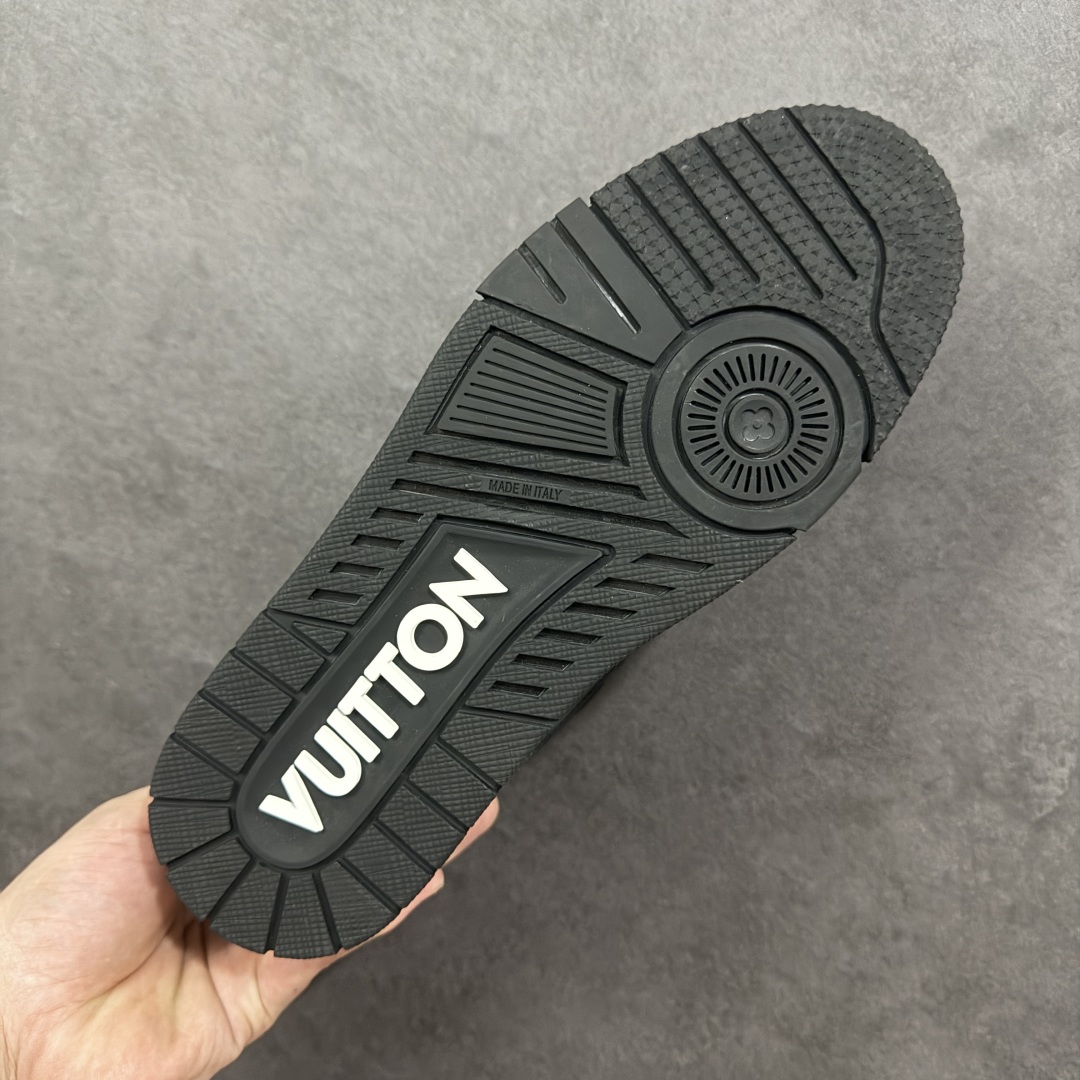 图片[9]-【广东纯原版本】LV Run Away 运动鞋 拼接 Epi 牛皮革和 Monogram 压纹粒面牛皮革，再现传统跑鞋的灵感启发。楔形外底延续标志性设计，品牌字母和标识分饰鞋舌和鞋后。Monogram 压纹粒面牛皮革和 Epi 牛皮革橡胶外底 尺码：36-45 编码：FJB390400-选品中心