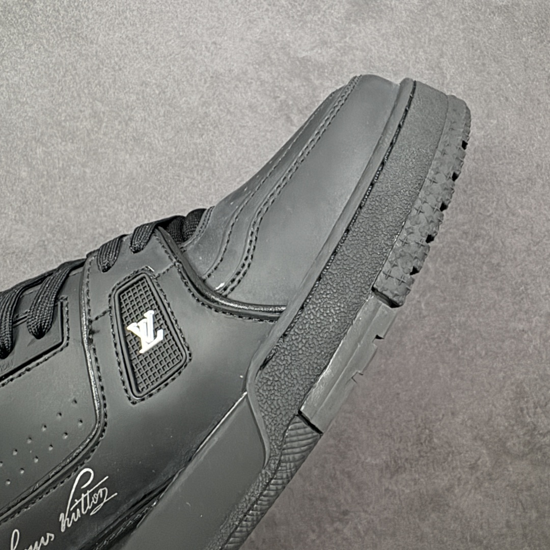 图片[5]-【广东纯原版本】LV Run Away 运动鞋 拼接 Epi 牛皮革和 Monogram 压纹粒面牛皮革，再现传统跑鞋的灵感启发。楔形外底延续标志性设计，品牌字母和标识分饰鞋舌和鞋后。Monogram 压纹粒面牛皮革和 Epi 牛皮革橡胶外底 尺码：36-45 编码：FJB390400-选品中心