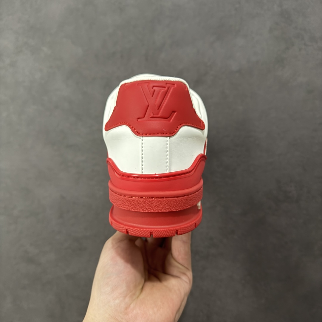 图片[4]-【广东纯原版本】LV Run Away 运动鞋 拼接 Epi 牛皮革和 Monogram 压纹粒面牛皮革，再现传统跑鞋的灵感启发。楔形外底延续标志性设计，品牌字母和标识分饰鞋舌和鞋后。Monogram 压纹粒面牛皮革和 Epi 牛皮革橡胶外底 尺码：36-45 编码：FJB390400-选品中心