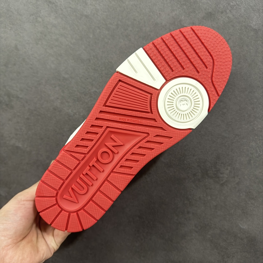 图片[9]-【广东纯原版本】LV Run Away 运动鞋 拼接 Epi 牛皮革和 Monogram 压纹粒面牛皮革，再现传统跑鞋的灵感启发。楔形外底延续标志性设计，品牌字母和标识分饰鞋舌和鞋后。Monogram 压纹粒面牛皮革和 Epi 牛皮革橡胶外底 尺码：36-45 编码：FJB390400-选品中心