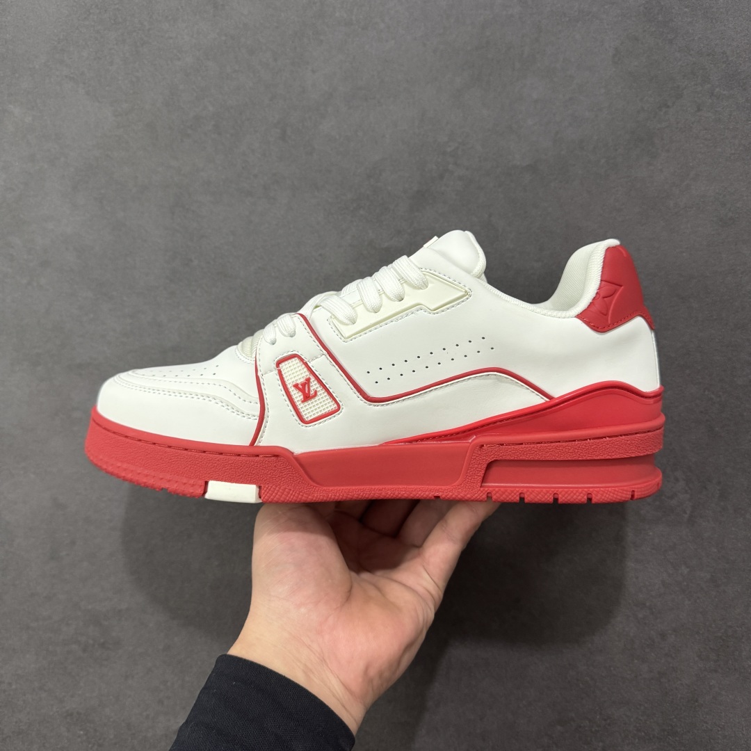 图片[2]-【广东纯原版本】LV Run Away 运动鞋 拼接 Epi 牛皮革和 Monogram 压纹粒面牛皮革，再现传统跑鞋的灵感启发。楔形外底延续标志性设计，品牌字母和标识分饰鞋舌和鞋后。Monogram 压纹粒面牛皮革和 Epi 牛皮革橡胶外底 尺码：36-45 编码：FJB390400-选品中心