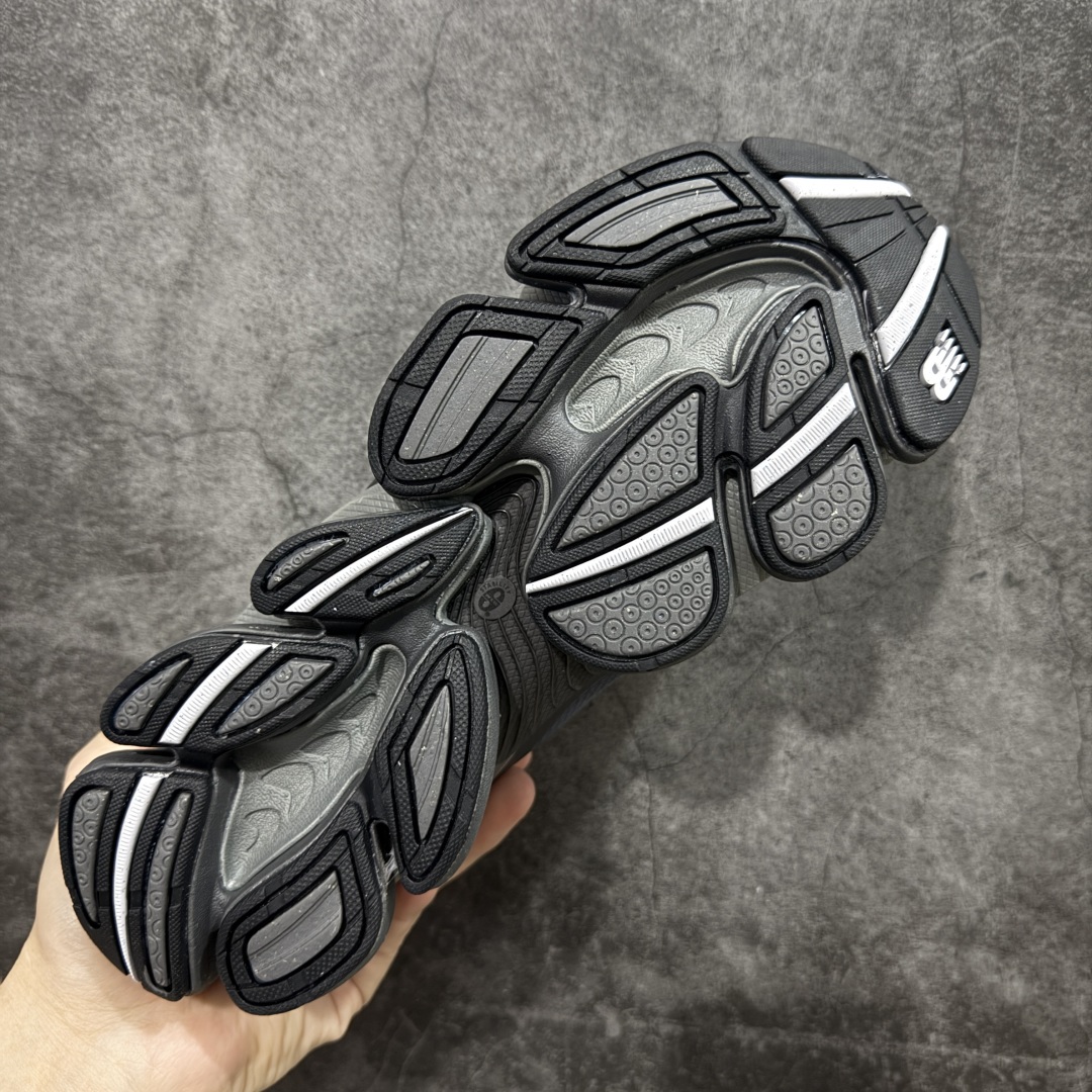 图片[9]-【纯原版】New Balance 新百伦 NB2000 网面休闲鞋 U2000PCD NB官方重磅新品 一款融合复古设计与现代科技的跑鞋，以其经典的造型和舒适脚感，成为2025年复古潮流爱好的推荐单品。 极具视觉冲击力的5根ABZORB单元，以及无缝鞋面的设计，加上3M反光材质的装饰，比之前推出的9060系列更夸张，更具未来感。 尺码：36-46.5-选品中心