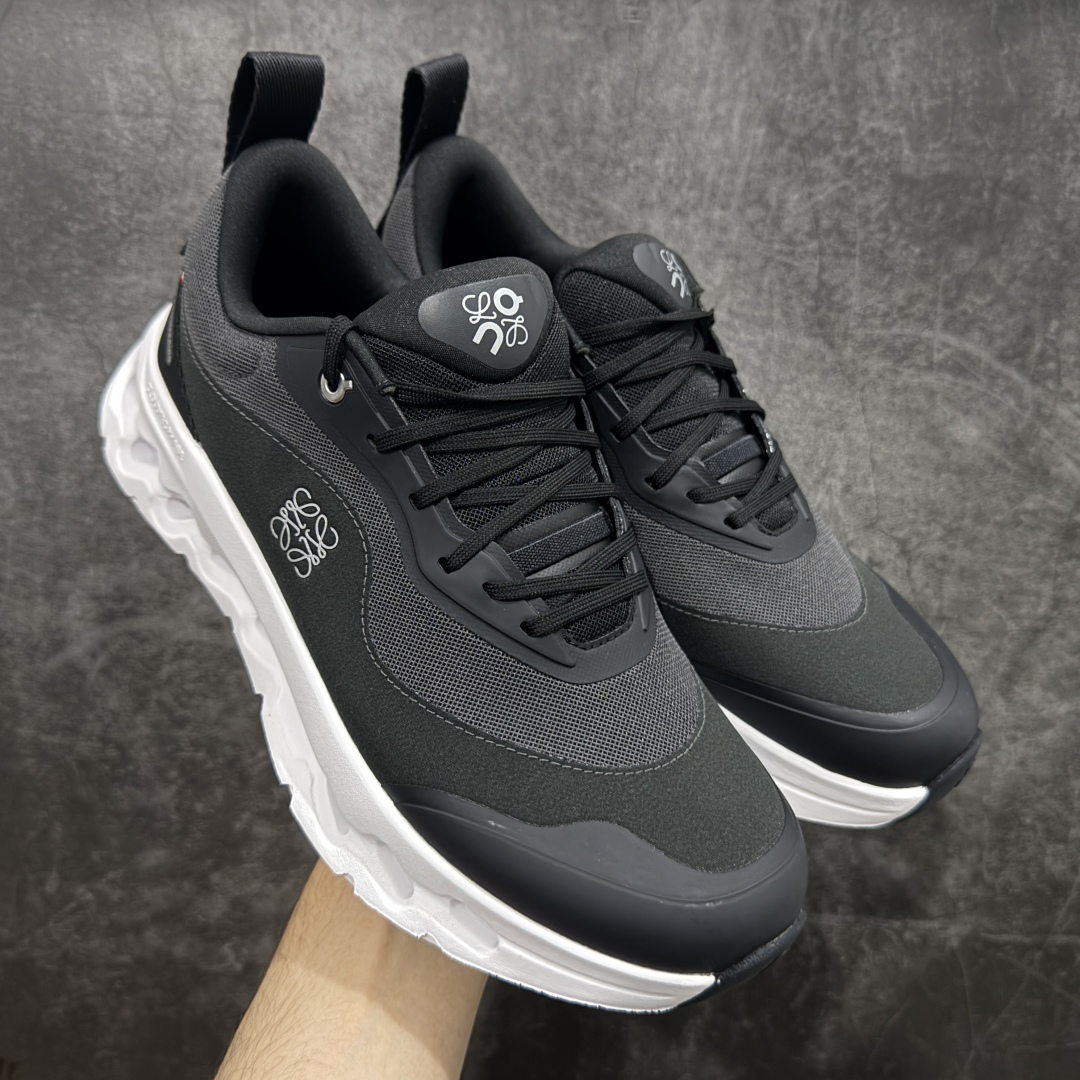 【渠道M版】ON昂跑 x Loewe 罗意威联名二代系列 原版开发 原材料打造 还原真实脚感 鞋底非常软弹 跑步健身必备 原版对比无任何差别 高端零售必推版本 市场独家货 区别市场所有版本 还原对比 鞋面采用一体成型布料 有弹性非常透气 鞋底镂空设计 运用了CLOUDTILT专利技术 弹力十足 毫无负重感 适合日常长距离行走或者休闲旅游 跑步！ 尺码 36-46-选品中心