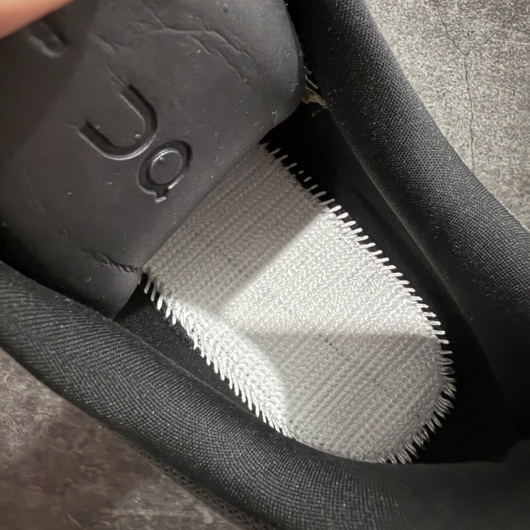 图片[8]-【渠道M版】ON昂跑 x Loewe 罗意威联名二代系列 原版开发 原材料打造 还原真实脚感 鞋底非常软弹 跑步健身必备 原版对比无任何差别 高端零售必推版本 市场独家货 区别市场所有版本 还原对比 鞋面采用一体成型布料 有弹性非常透气 鞋底镂空设计 运用了CLOUDTILT专利技术 弹力十足 毫无负重感 适合日常长距离行走或者休闲旅游 跑步！ 尺码 36-46-选品中心