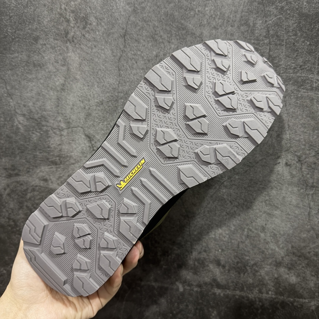 图片[9]-【公司级】DESCENTE BOA 迪桑特轻盈缓震透气鞋面时尚休闲运动覆盖防水男子越野跑鞋 官方同步 正确细节 正确白色标 正确米其林大底 区别市场错版 适合技术路线单日徒步穿着 aeriosflgtx鞋受到长途野外跑步鞋的启发，适合在变化的地形上进行快速轻快的徒步旅行穿着，舒适而有支撑性，使您充满信心。 该设计与脚部融为一体，可最大限度地减少摩擦，鞋面gore-tex保护膜具有超强防水效果，采用gore隐形适体(invisiblefit)技术，更轻薄舒适。鞋子鞋外底结构vibram®橡胶化合材料，防滑耐磨耐用，tpu鞋头可防磨损，压缩eva泡沫内底以及一体的tpu铁芯提高了灵活性和稳定性。这是一款集功能，户外，颜值于一体的超强登山鞋，强烈推荐💪🏻 尺码： 39-45含半码-选品中心