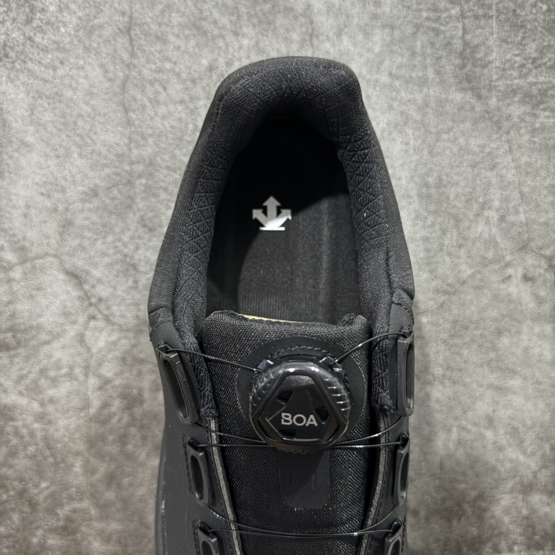 图片[8]-【公司级】DESCENTE BOA 迪桑特轻盈缓震透气鞋面时尚休闲运动覆盖防水男子越野跑鞋 官方同步 正确细节 正确白色标 正确米其林大底 区别市场错版 适合技术路线单日徒步穿着 aeriosflgtx鞋受到长途野外跑步鞋的启发，适合在变化的地形上进行快速轻快的徒步旅行穿着，舒适而有支撑性，使您充满信心。 该设计与脚部融为一体，可最大限度地减少摩擦，鞋面gore-tex保护膜具有超强防水效果，采用gore隐形适体(invisiblefit)技术，更轻薄舒适。鞋子鞋外底结构vibram®橡胶化合材料，防滑耐磨耐用，tpu鞋头可防磨损，压缩eva泡沫内底以及一体的tpu铁芯提高了灵活性和稳定性。这是一款集功能，户外，颜值于一体的超强登山鞋，强烈推荐💪🏻 尺码： 39-45含半码-选品中心