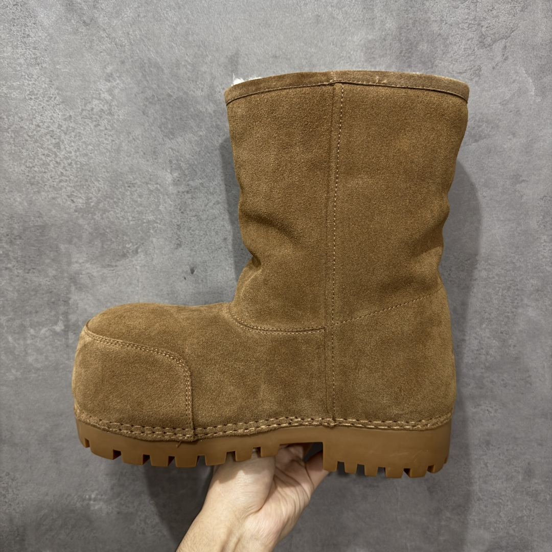 图片[2]-【莞产G版】独家顶级版本BALENCIAGA巴黎世家家2025秋冬雪地靴系列…… 【胖嘟嘟雪地中靴】 巴黎世家今年又出战靴！胖嘟嘟这么可爱啊！黑暗系的雪地靴真的太显瘦了 回头率巨高！原版拆解不仅是材质和原版一样就连小细节都跟zp无区别！ ❶面料：原版定制牛猄 ❷内里：原版定制澳洲羊毛 ❸垫脚：原版定制澳洲羊毛 ❹大底：原版开模TPU防滑大底 ❺包装：原版全套包装 ❻尺码：36-45-选品中心