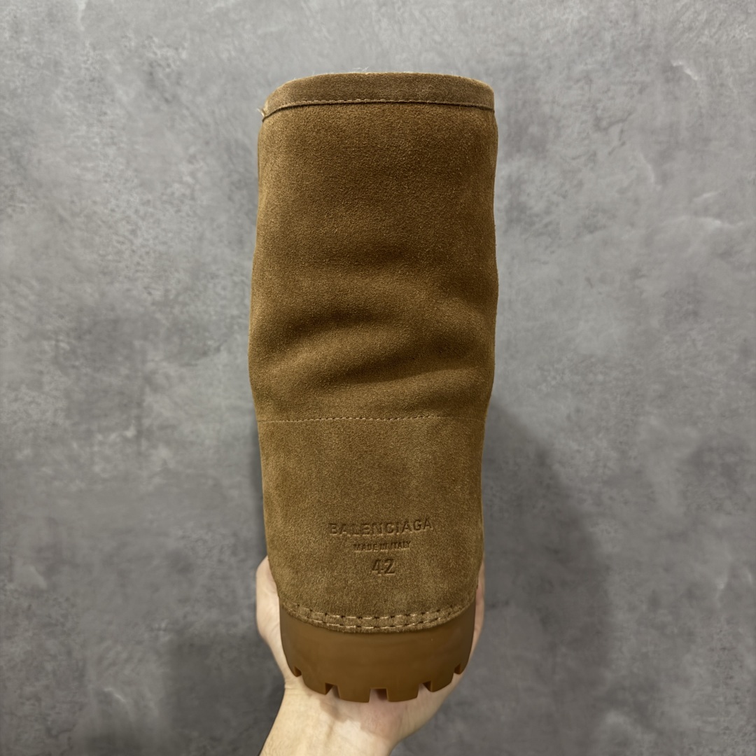 图片[4]-【莞产G版】独家顶级版本BALENCIAGA巴黎世家家2025秋冬雪地靴系列…… 【胖嘟嘟雪地中靴】 巴黎世家今年又出战靴！胖嘟嘟这么可爱啊！黑暗系的雪地靴真的太显瘦了 回头率巨高！原版拆解不仅是材质和原版一样就连小细节都跟zp无区别！ ❶面料：原版定制牛猄 ❷内里：原版定制澳洲羊毛 ❸垫脚：原版定制澳洲羊毛 ❹大底：原版开模TPU防滑大底 ❺包装：原版全套包装 ❻尺码：36-45-选品中心