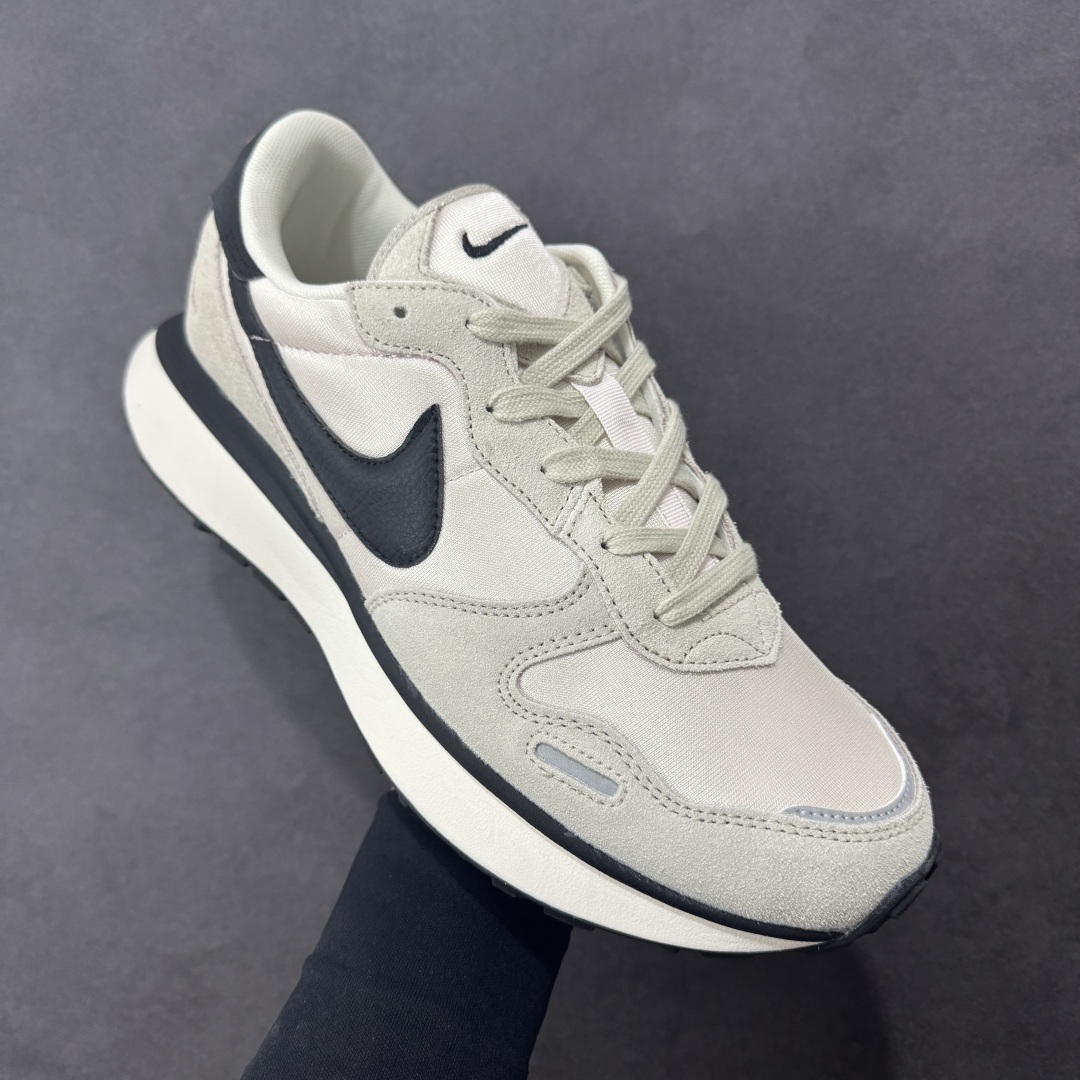 图片[3]-【公司级】Nike Phoenix Waffle 耐克 低帮 灰粉黑 耐磨透气低邦运动休闲鞋男女同款 鞋面采用麂皮和织物材料的独特搭配，经过精细的缝制和打磨，尽显高贵与典雅；鞋身两侧Swoosh Loggo采用黑色点缀及复古的鞋舌设计，为经典Blue Ribbon SportsL造型注入时尚感，鞋后跟的Nike品牌标志组合赋予了鞋子柔软且富有质感的外观，鞋底设计的特点是华夫饼的形状，为鞋子提供了良好的缓震性能和抓地力。 货号：FD2196-100 尺码：36 36.5 37.5 38 38.5 39 40 40.5 41 42 42.5 43 44 44.5 45 编码：GLB240250-选品中心