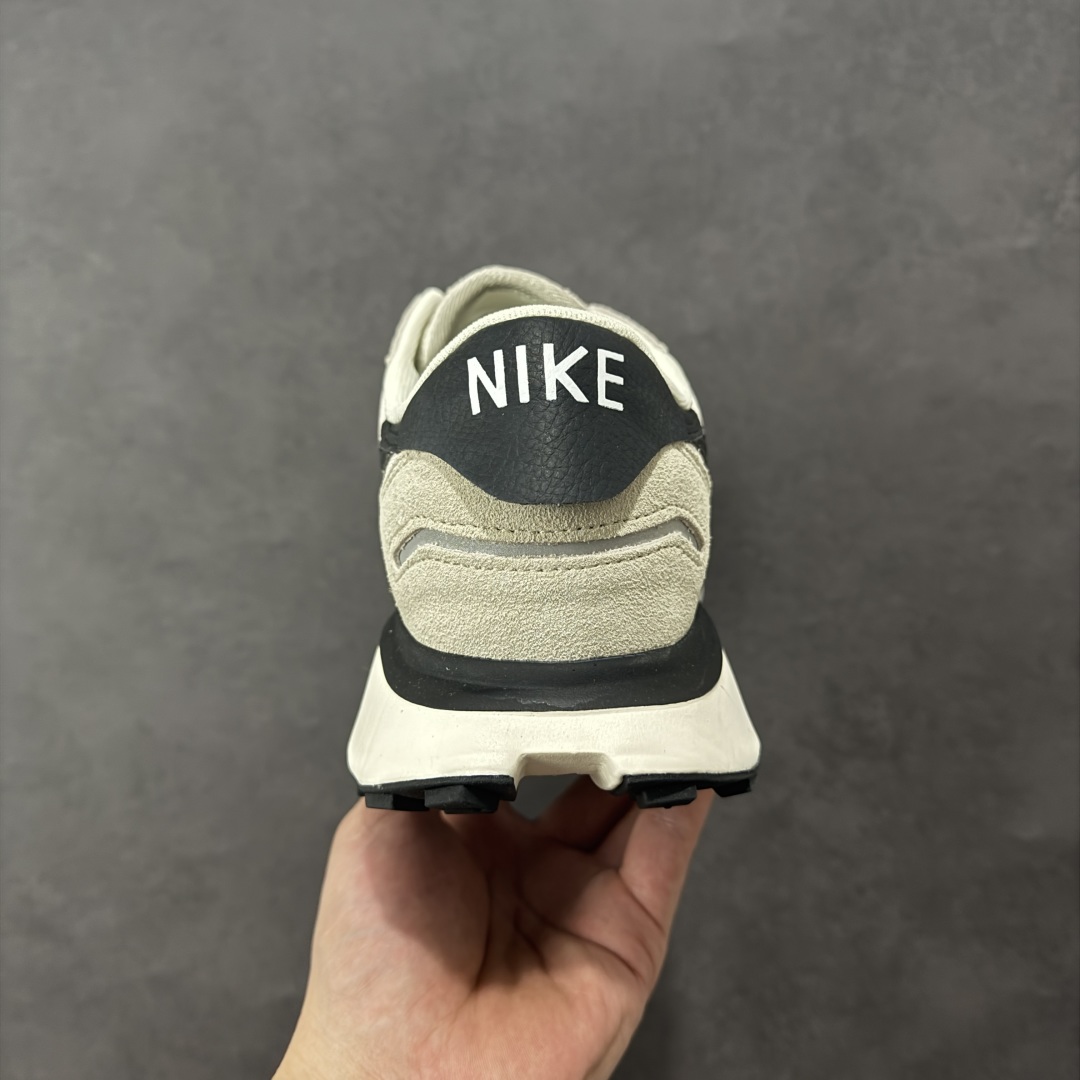 图片[4]-【公司级】Nike Phoenix Waffle 耐克 低帮 灰粉黑 耐磨透气低邦运动休闲鞋男女同款 鞋面采用麂皮和织物材料的独特搭配，经过精细的缝制和打磨，尽显高贵与典雅；鞋身两侧Swoosh Loggo采用黑色点缀及复古的鞋舌设计，为经典Blue Ribbon SportsL造型注入时尚感，鞋后跟的Nike品牌标志组合赋予了鞋子柔软且富有质感的外观，鞋底设计的特点是华夫饼的形状，为鞋子提供了良好的缓震性能和抓地力。 货号：FD2196-100 尺码：36 36.5 37.5 38 38.5 39 40 40.5 41 42 42.5 43 44 44.5 45 编码：GLB240250-选品中心