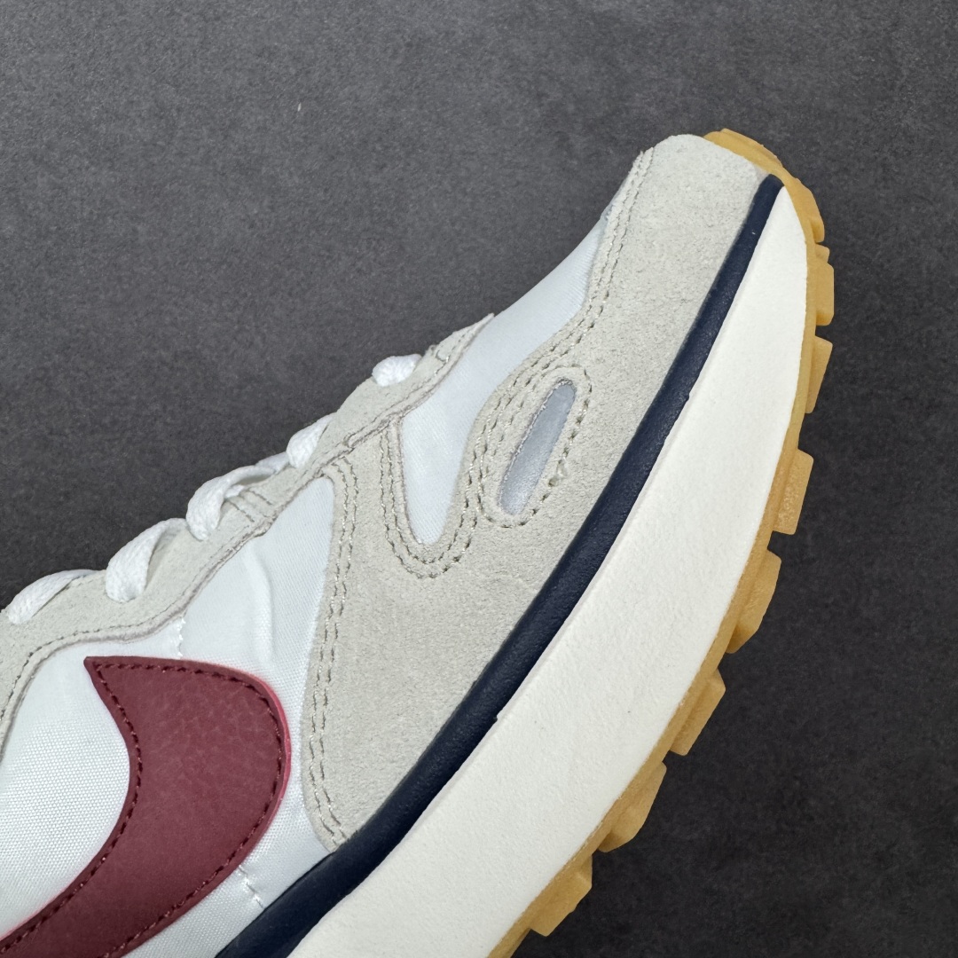 图片[5]-【公司级】Nike Phoenix Waffle 耐克 低帮 灰粉黑 耐磨透气低邦运动休闲鞋男女同款 鞋面采用麂皮和织物材料的独特搭配，经过精细的缝制和打磨，尽显高贵与典雅；鞋身两侧Swoosh Loggo采用黑色点缀及复古的鞋舌设计，为经典Blue Ribbon SportsL造型注入时尚感，鞋后跟的Nike品牌标志组合赋予了鞋子柔软且富有质感的外观，鞋底设计的特点是华夫饼的形状，为鞋子提供了良好的缓震性能和抓地力。 货号：FZ3600-072 尺码：36 36.5 37.5 38 38.5 39 40 40.5 41 42 42.5 43 44 44.5 45 编码：GLB240250-选品中心