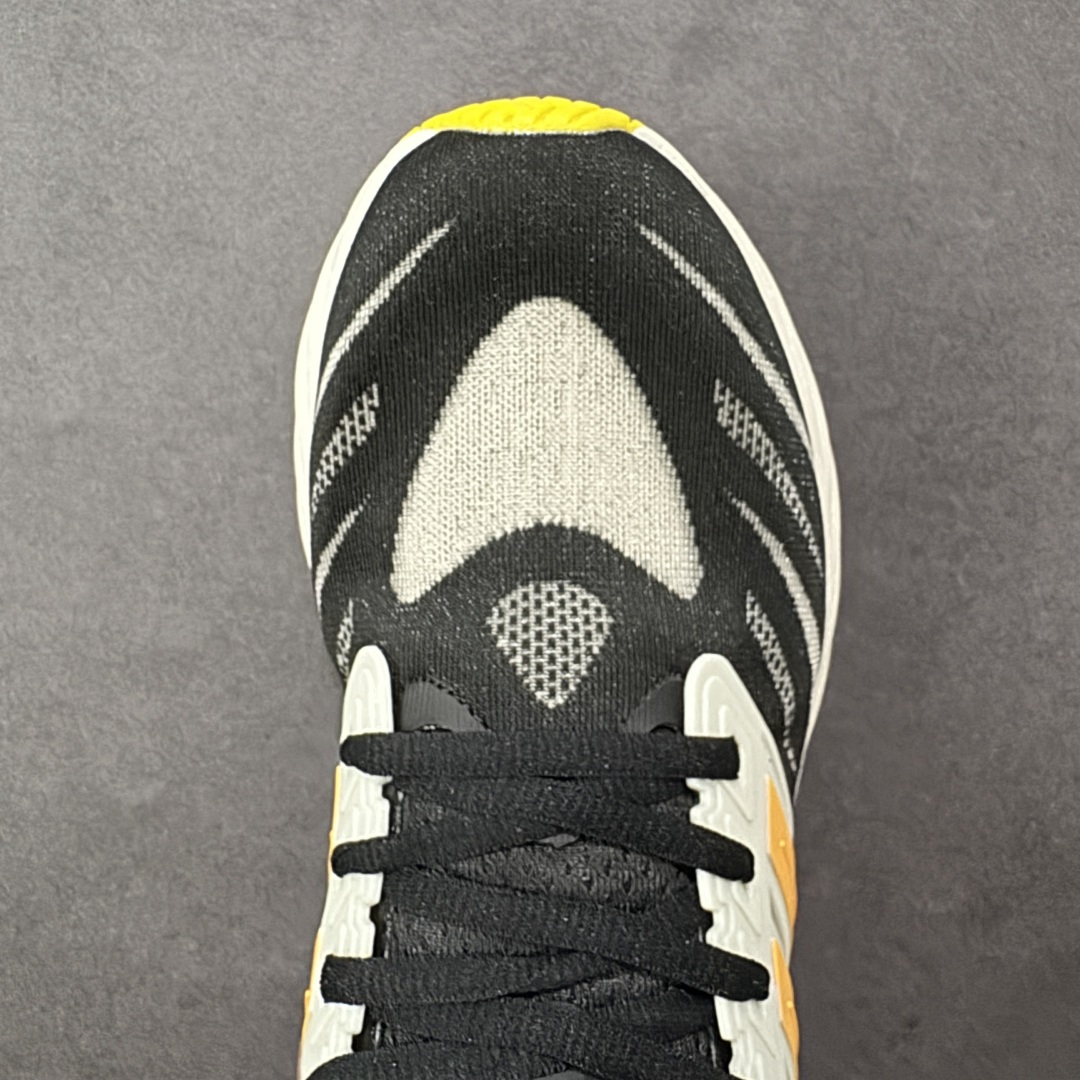 图片[8]-【公司级】Adidas Adipure Glide系列 阿迪达斯 织物 耐磨透气 低帮 公路跑步鞋 凭借全方位透气设计 鞋面采用了网布加TPU支撑骨架设计 兼顾透气性 包裹性鞋底多段镂空设计既方便弯折 又能使鞋底拥有透气性 带来全方位凉爽脚感 货号：JQ9450 尺码：36-45 编码：MGB270280-选品中心