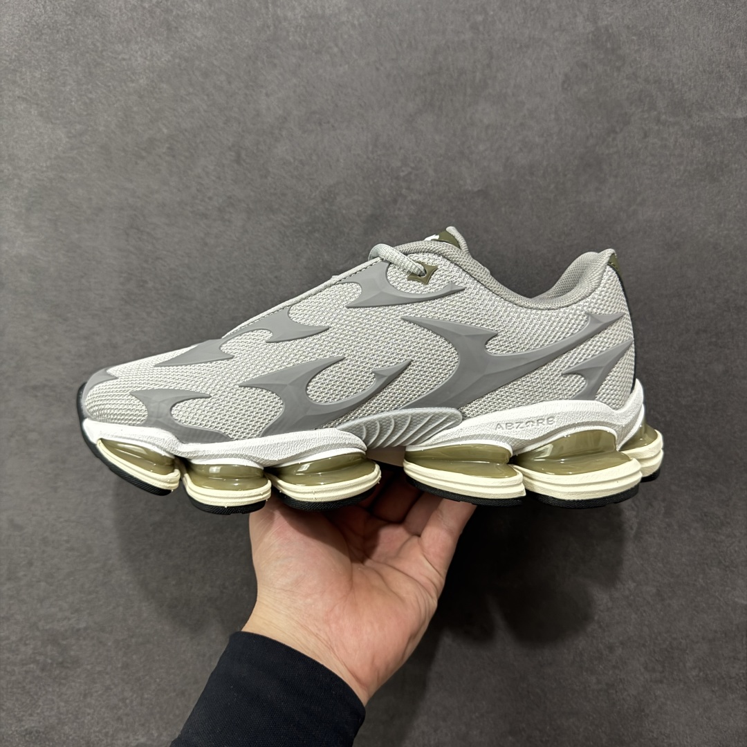 图片[2]-【公司级】New Balance 新百伦 NB20005 网面休闲跑步鞋 复古还要机能，NB官方重磅新品。一款融合复古设计与现代科技的跑鞋，以其经典的造型和舒适脚感，成为2025年复古潮流爱好的推荐单品。 极具视觉冲击力的5根ABZORB单元，以及无缝鞋面的设计，加上3M反光材质的装饰，比之前推出的9060系列更夸张，更具未来感。 货号：U20005UL 尺码：40-45-选品中心