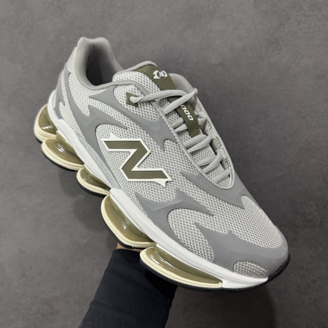 图片[3]-【公司级】New Balance 新百伦 NB20005 网面休闲跑步鞋 复古还要机能，NB官方重磅新品。一款融合复古设计与现代科技的跑鞋，以其经典的造型和舒适脚感，成为2025年复古潮流爱好的推荐单品。 极具视觉冲击力的5根ABZORB单元，以及无缝鞋面的设计，加上3M反光材质的装饰，比之前推出的9060系列更夸张，更具未来感。 货号：U20005UL 尺码：40-45-选品中心