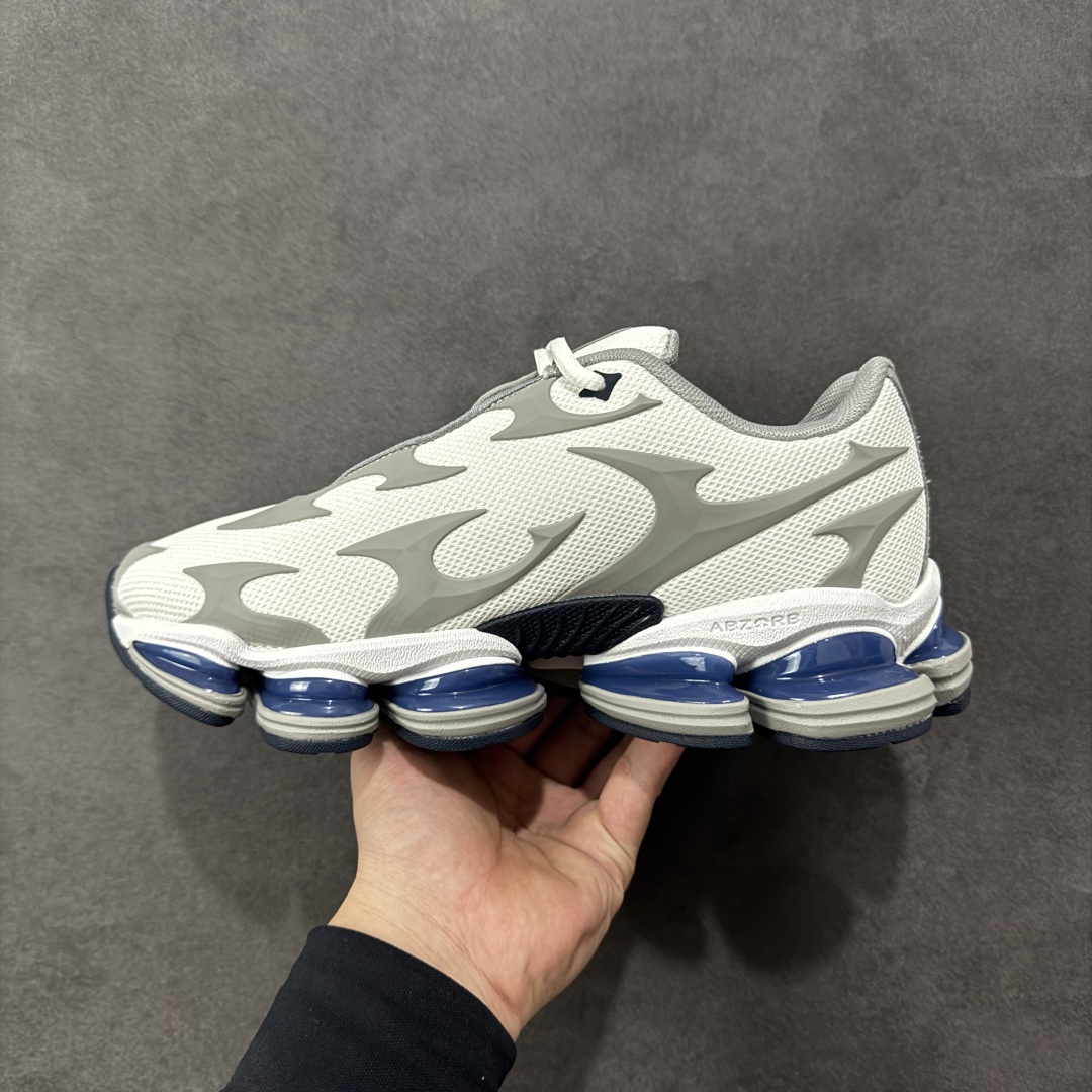 图片[2]-【公司级】New Balance 新百伦 NB20005 网面休闲跑步鞋 复古还要机能，NB官方重磅新品。一款融合复古设计与现代科技的跑鞋，以其经典的造型和舒适脚感，成为2025年复古潮流爱好的推荐单品。 极具视觉冲击力的5根ABZORB单元，以及无缝鞋面的设计，加上3M反光材质的装饰，比之前推出的9060系列更夸张，更具未来感。 货号：U20005UH 尺码：40-45-选品中心