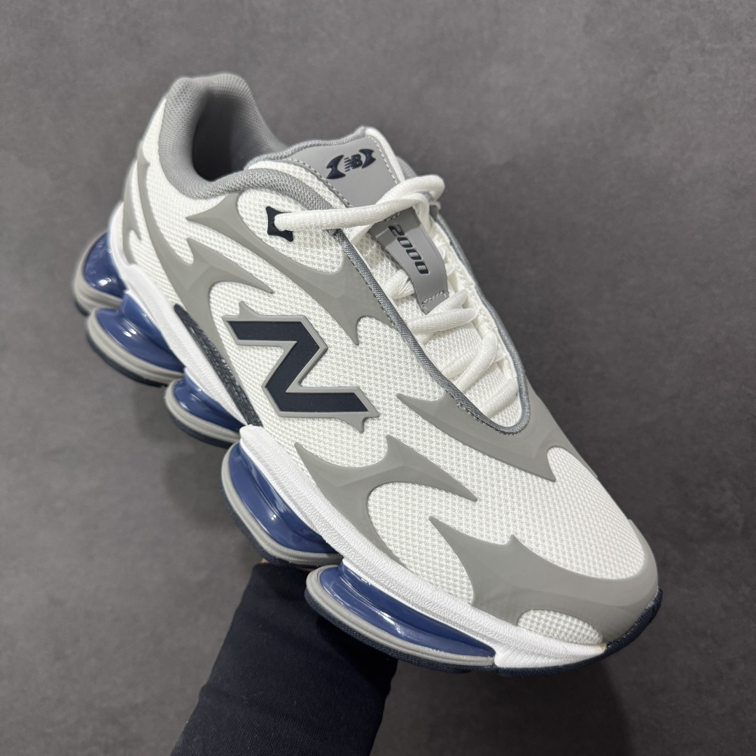 图片[3]-【公司级】New Balance 新百伦 NB20005 网面休闲跑步鞋 复古还要机能，NB官方重磅新品。一款融合复古设计与现代科技的跑鞋，以其经典的造型和舒适脚感，成为2025年复古潮流爱好的推荐单品。 极具视觉冲击力的5根ABZORB单元，以及无缝鞋面的设计，加上3M反光材质的装饰，比之前推出的9060系列更夸张，更具未来感。 货号：U20005UH 尺码：40-45-选品中心