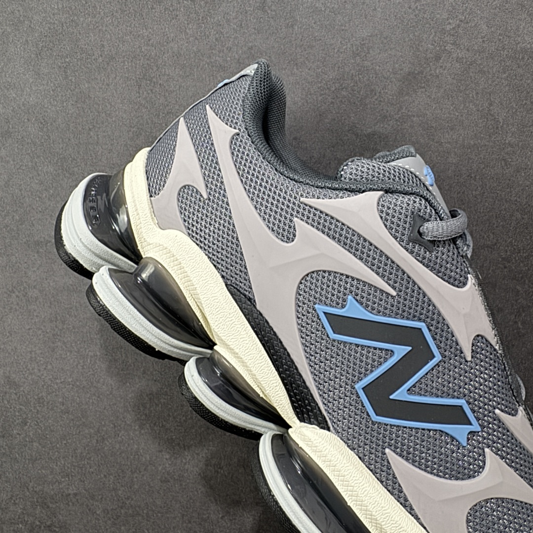 图片[6]-【公司级】New Balance 新百伦 NB20005 网面休闲跑步鞋 复古还要机能，NB官方重磅新品。一款融合复古设计与现代科技的跑鞋，以其经典的造型和舒适脚感，成为2025年复古潮流爱好的推荐单品。 极具视觉冲击力的5根ABZORB单元，以及无缝鞋面的设计，加上3M反光材质的装饰，比之前推出的9060系列更夸张，更具未来感。 货号：U20005UG 尺码：40-45-选品中心
