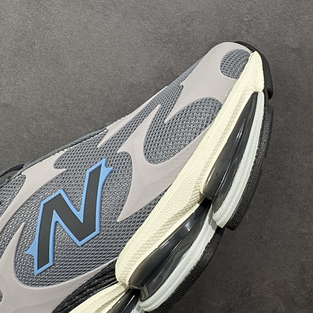 图片[5]-【公司级】New Balance 新百伦 NB20005 网面休闲跑步鞋 复古还要机能，NB官方重磅新品。一款融合复古设计与现代科技的跑鞋，以其经典的造型和舒适脚感，成为2025年复古潮流爱好的推荐单品。 极具视觉冲击力的5根ABZORB单元，以及无缝鞋面的设计，加上3M反光材质的装饰，比之前推出的9060系列更夸张，更具未来感。 货号：U20005UG 尺码：40-45-选品中心