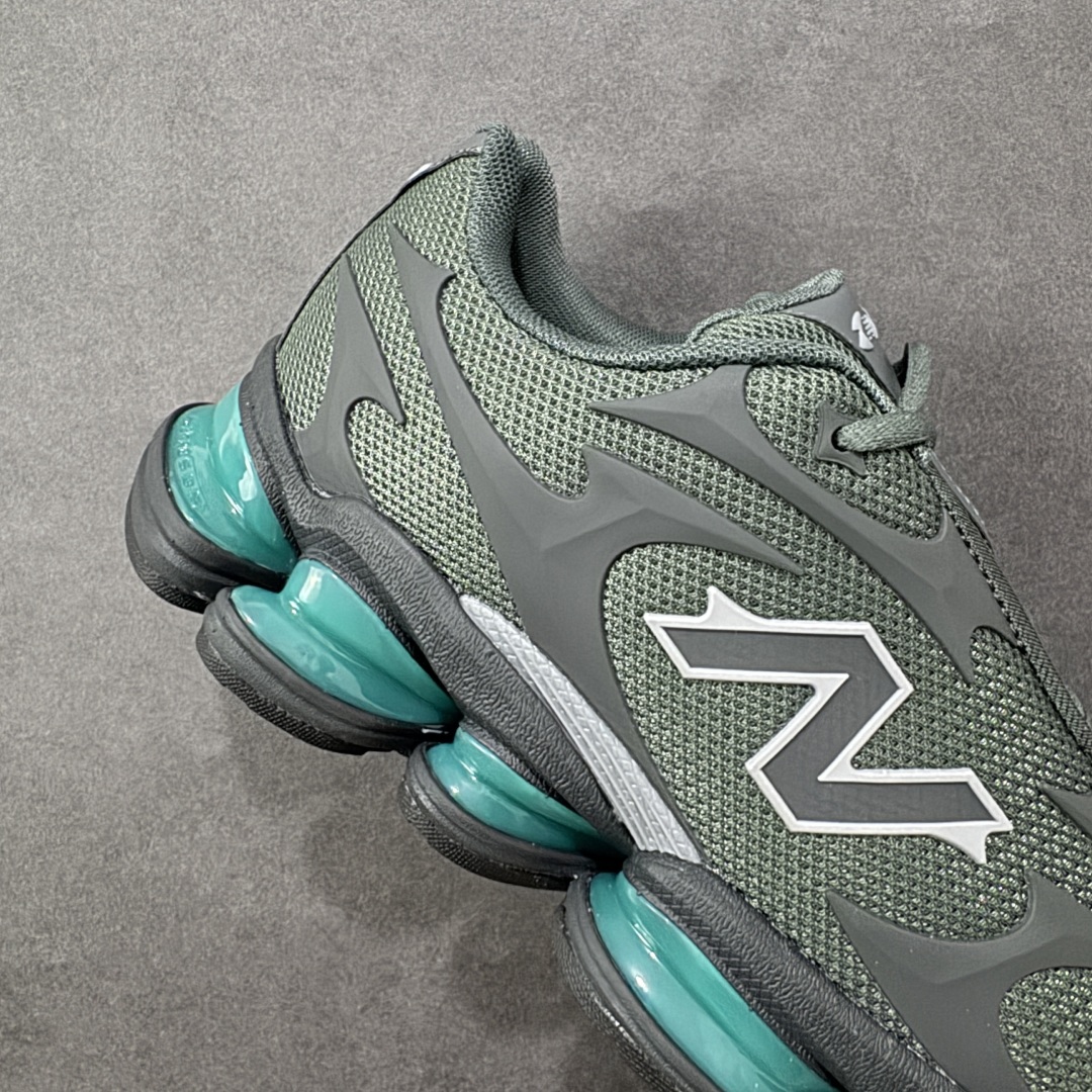 图片[6]-【公司级】New Balance 新百伦 NB20005 网面休闲跑步鞋 复古还要机能，NB官方重磅新品。一款融合复古设计与现代科技的跑鞋，以其经典的造型和舒适脚感，成为2025年复古潮流爱好的推荐单品。 极具视觉冲击力的5根ABZORB单元，以及无缝鞋面的设计，加上3M反光材质的装饰，比之前推出的9060系列更夸张，更具未来感。 货号：U20005UE 尺码：40-45-选品中心