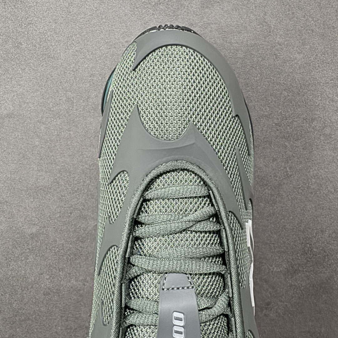 图片[8]-【公司级】New Balance 新百伦 NB20005 网面休闲跑步鞋 复古还要机能，NB官方重磅新品。一款融合复古设计与现代科技的跑鞋，以其经典的造型和舒适脚感，成为2025年复古潮流爱好的推荐单品。 极具视觉冲击力的5根ABZORB单元，以及无缝鞋面的设计，加上3M反光材质的装饰，比之前推出的9060系列更夸张，更具未来感。 货号：U20005UE 尺码：40-45-选品中心