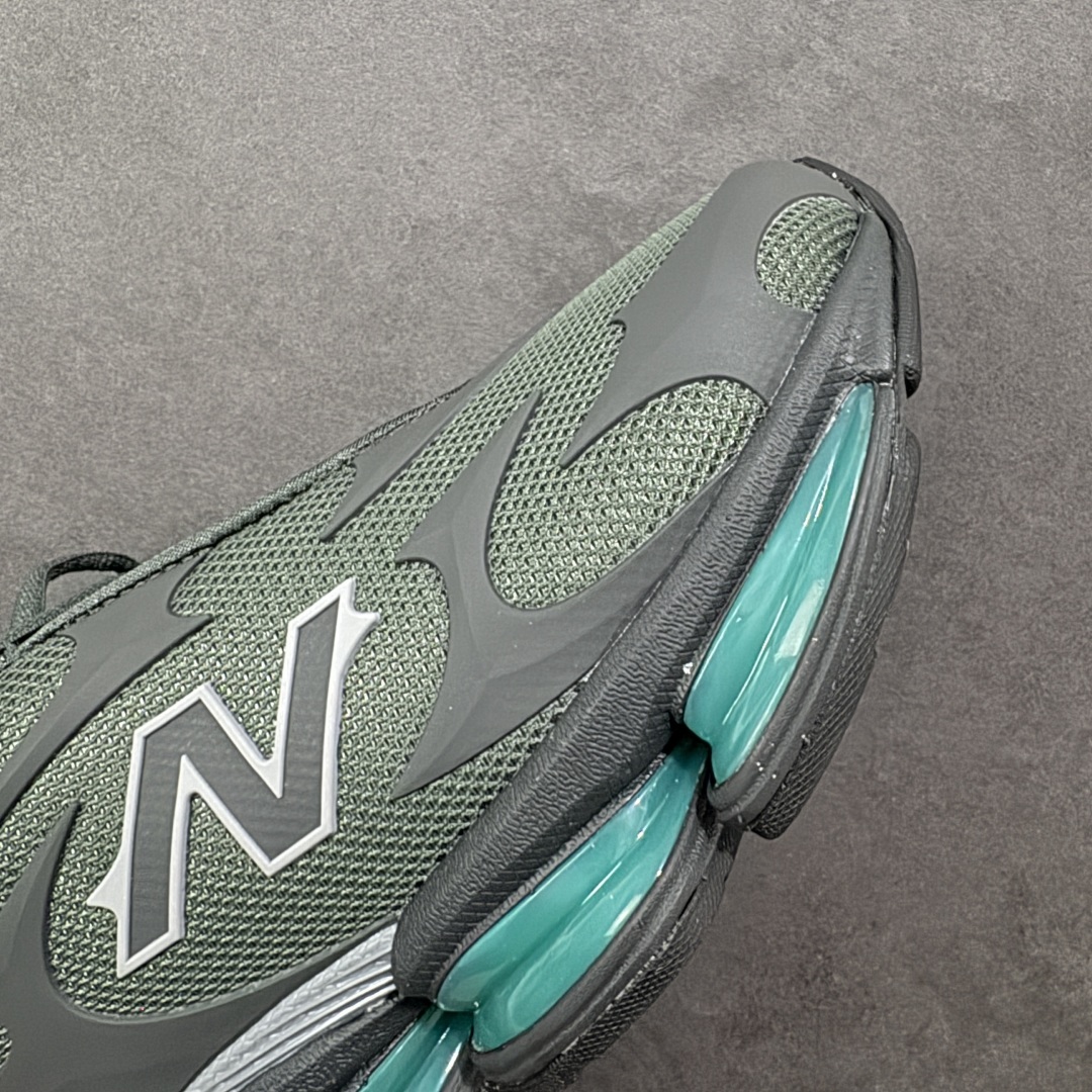 图片[5]-【公司级】New Balance 新百伦 NB20005 网面休闲跑步鞋 复古还要机能，NB官方重磅新品。一款融合复古设计与现代科技的跑鞋，以其经典的造型和舒适脚感，成为2025年复古潮流爱好的推荐单品。 极具视觉冲击力的5根ABZORB单元，以及无缝鞋面的设计，加上3M反光材质的装饰，比之前推出的9060系列更夸张，更具未来感。 货号：U20005UE 尺码：40-45-选品中心