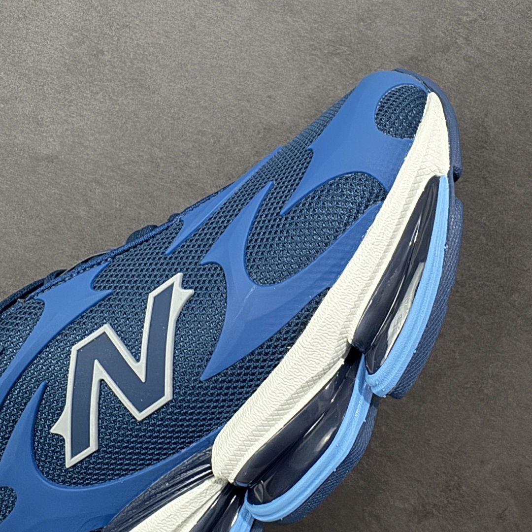 图片[5]-【公司级】New Balance 新百伦 NB20005 网面休闲跑步鞋 复古还要机能，NB官方重磅新品。一款融合复古设计与现代科技的跑鞋，以其经典的造型和舒适脚感，成为2025年复古潮流爱好的推荐单品。 极具视觉冲击力的5根ABZORB单元，以及无缝鞋面的设计，加上3M反光材质的装饰，比之前推出的9060系列更夸张，更具未来感。 货号：U20005UF 尺码：40-45-选品中心