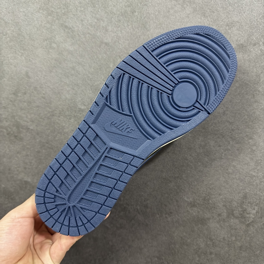 图片[9]-【定制版】Travis Scott x Fragment Design x Air Jordan 1 Low OG SP AJ1 乔1联名 午夜蓝 低帮文化休闲板鞋 #多方联名合作融合了Travis Scott 独特的音乐风格，藤原浩个性的设计风格以及Jordan品牌的经典元素 使其成为一双具有独特身份和价值的鞋子 清新而立体的外观加上联名标识更突出了其独特身份 这种配色方案显示出活力和时尚感 在视觉上引人注目 鞋身的质感和细腻的细节处理使其显得高端而格调十足 这款“倒钩”联名是设计与创意完美结合 融合多方的个性风格是一款备受瞩目的潮流鞋款 货号：XX3168-217 尺码：36 36.5 37.5 38 38.5 39 40 40.5 41 42 42.5 43 44 44.5 45-选品中心