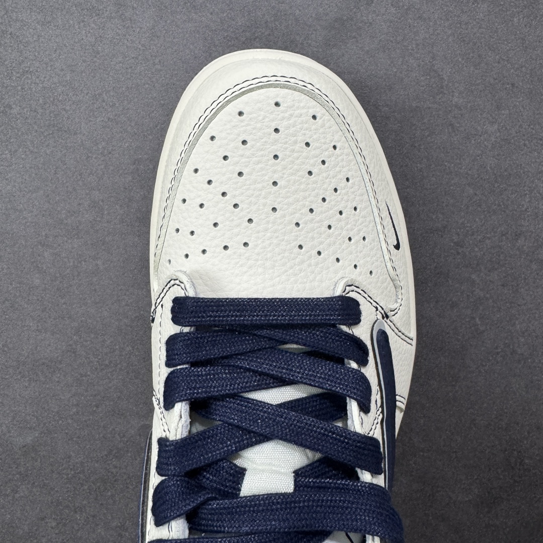 图片[8]-【定制版】Travis Scott x Fragment Design x Air Jordan 1 Low OG SP AJ1 乔1联名 午夜蓝 低帮文化休闲板鞋 #多方联名合作融合了Travis Scott 独特的音乐风格，藤原浩个性的设计风格以及Jordan品牌的经典元素 使其成为一双具有独特身份和价值的鞋子 清新而立体的外观加上联名标识更突出了其独特身份 这种配色方案显示出活力和时尚感 在视觉上引人注目 鞋身的质感和细腻的细节处理使其显得高端而格调十足 这款“倒钩”联名是设计与创意完美结合 融合多方的个性风格是一款备受瞩目的潮流鞋款 货号：XX3168-217 尺码：36 36.5 37.5 38 38.5 39 40 40.5 41 42 42.5 43 44 44.5 45-选品中心