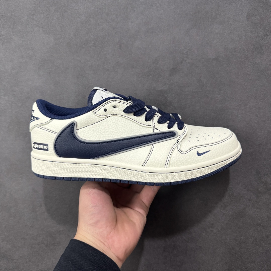 【定制版】Travis Scott x Fragment Design x Air Jordan 1 Low OG SP AJ1 乔1联名 午夜蓝 低帮文化休闲板鞋 #多方联名合作融合了Travis Scott 独特的音乐风格，藤原浩个性的设计风格以及Jordan品牌的经典元素 使其成为一双具有独特身份和价值的鞋子 清新而立体的外观加上联名标识更突出了其独特身份 这种配色方案显示出活力和时尚感 在视觉上引人注目 鞋身的质感和细腻的细节处理使其显得高端而格调十足 这款“倒钩”联名是设计与创意完美结合 融合多方的个性风格是一款备受瞩目的潮流鞋款 货号：XX3168-217 尺码：36 36.5 37.5 38 38.5 39 40 40.5 41 42 42.5 43 44 44.5 45-选品中心