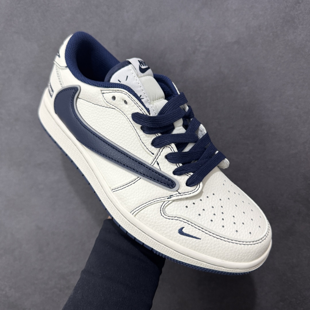 图片[3]-【定制版】Travis Scott x Fragment Design x Air Jordan 1 Low OG SP AJ1 乔1联名 午夜蓝 低帮文化休闲板鞋 #多方联名合作融合了Travis Scott 独特的音乐风格，藤原浩个性的设计风格以及Jordan品牌的经典元素 使其成为一双具有独特身份和价值的鞋子 清新而立体的外观加上联名标识更突出了其独特身份 这种配色方案显示出活力和时尚感 在视觉上引人注目 鞋身的质感和细腻的细节处理使其显得高端而格调十足 这款“倒钩”联名是设计与创意完美结合 融合多方的个性风格是一款备受瞩目的潮流鞋款 货号：XX3168-217 尺码：36 36.5 37.5 38 38.5 39 40 40.5 41 42 42.5 43 44 44.5 45-选品中心