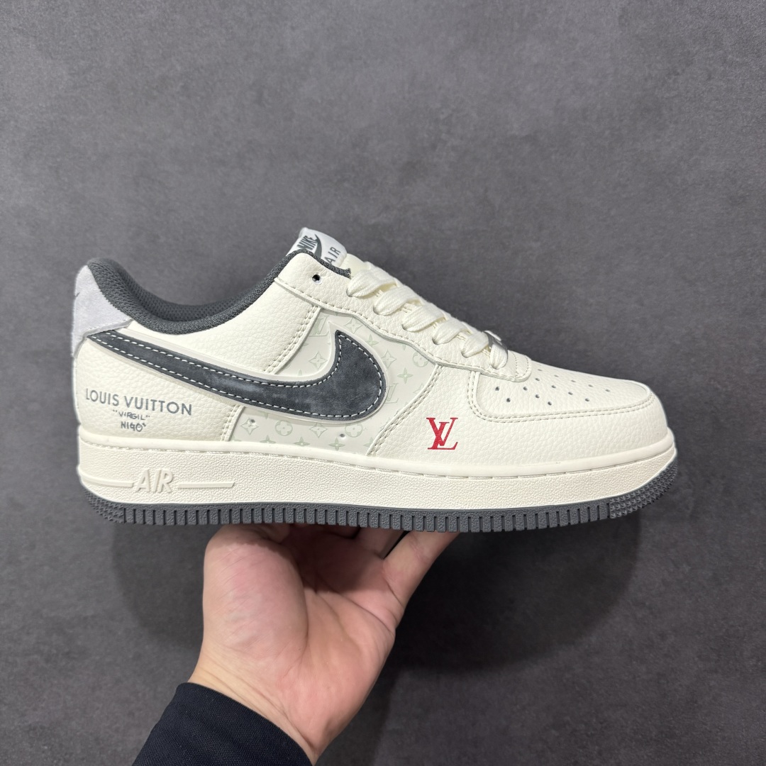 【定制版】Nike Air Force 1\'07 Low LV联名 印花米灰勾 空军一号低帮休闲板鞋  #原楦头原纸板 原装鞋盒 定制五金配件 内置全掌气垫 原厂鞋底 货号：MZ9588-811  尺码：36 36.5 37.5 38 38.5 39 40 40.5 41 42 42.5 43 44 44.5 45-选品中心