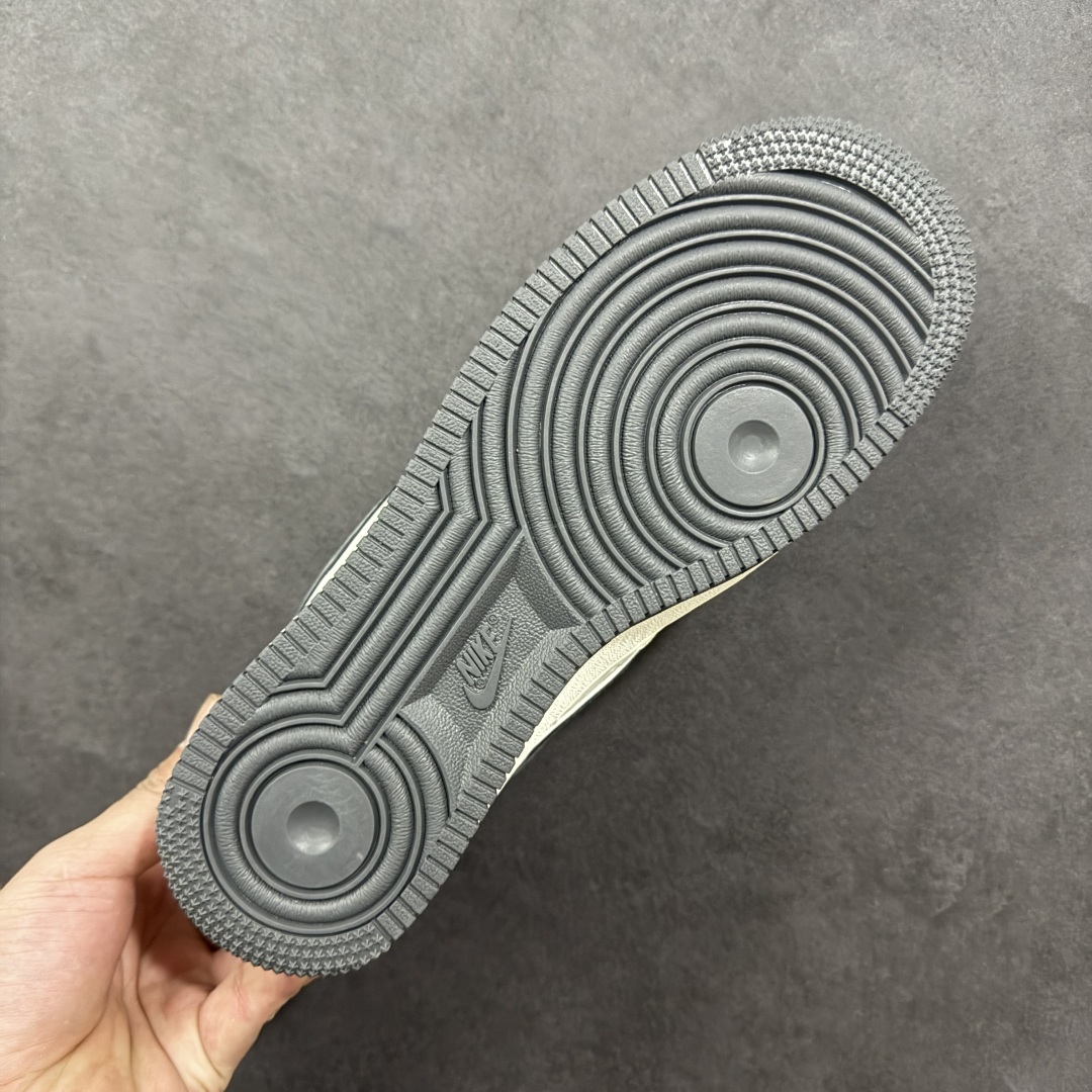 图片[9]-【定制版】Nike Air Force 1\’07 Low LV联名 印花米灰勾 空军一号低帮休闲板鞋  #原楦头原纸板 原装鞋盒 定制五金配件 内置全掌气垫 原厂鞋底 货号：MZ9588-811  尺码：36 36.5 37.5 38 38.5 39 40 40.5 41 42 42.5 43 44 44.5 45-选品中心