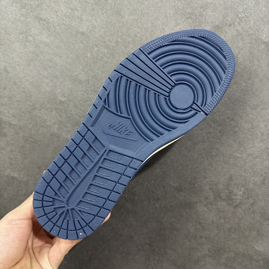 图片[9]-【定制版】Travis Scott x Fragment Design x Air Jordan 1 Low OG SP AJ1 乔1联名 奶白灰蓝 低帮文化休闲板鞋  #多方联名合作融合了Travis Scott 独特的音乐风格，藤原浩个性的设计风格以及Jordan品牌的经典元素 使其成为一双具有独特身份和价值的鞋子 清新而立体的外观加上联名标识更突出了其独特身份 这种配色方案显示出活力和时尚感 在视觉上引人注目 鞋身的质感和细腻的细节处理使其显得高端而格调十足 这款“倒钩”联名是设计与创意完美结合 融合多方的个性风格是一款备受瞩目的潮流鞋款  货号：XD0798-309 尺码：36 36.5 37.5 38 38.5 39 40 40.5 41 42 42.5 43 44 44.5 45-选品中心