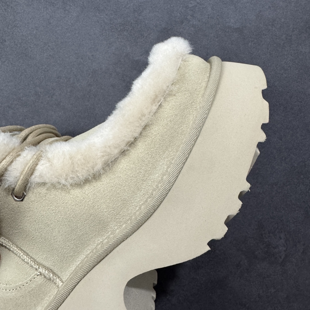 图片[5]-【X1纯原】X1 全网最齐 ugg 130个配色 市面顶级版本 25新款 UGG 埃斯米 6cm增高 牛剖层革 时尚舒适 及踝 雪地靴 广州外贸大厂生产 鞋头到鞋垫真羊皮毛一体 独立外盒包装 芯片 带防水工艺 区别市面任何版本 独立原版开发大底 羊绒鞋垫 冬季保暖外出 家居都是很适合的选择 近年uug推出款式系列 局部偏向年轻消费者喜好 也走到时尚潮流穿搭的前沿 鞋身材质 防泼水涂层翻毛皮鞋面 17毫米UGGPURE™植入式羊毛内底 轻便防滑舒适橡胶外底 带有品牌LOGO商标 带全套包装 货号：W/1171532 尺码： 35 36 37 38 39 40 编码：WXRB370380-选品中心