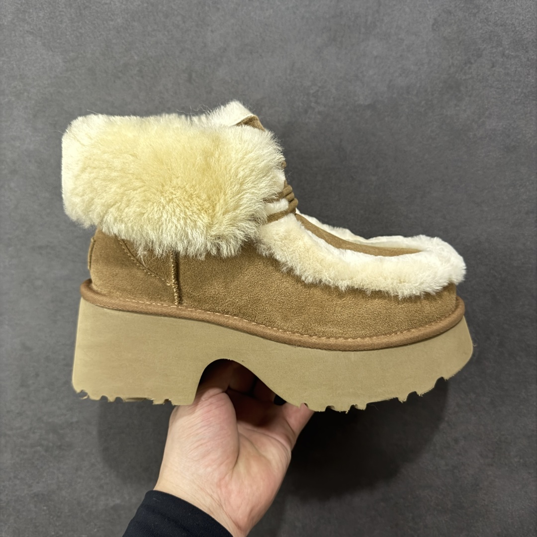 【X1纯原】X1 全网最齐 ugg 130个配色 市面顶级版本 25新款 UGG 埃斯米 6cm增高 牛剖层革 时尚舒适 及踝 雪地靴 广州外贸大厂生产 鞋头到鞋垫真羊皮毛一体 独立外盒包装 芯片 带防水工艺 区别市面任何版本 独立原版开发大底 羊绒鞋垫 冬季保暖外出 家居都是很适合的选择 近年uug推出款式系列 局部偏向年轻消费者喜好 也走到时尚潮流穿搭的前沿 鞋身材质 防泼水涂层翻毛皮鞋面 17毫米UGGPURE™植入式羊毛内底 轻便防滑舒适橡胶外底 带有品牌LOGO商标 带全套包装 货号：W/1171532 尺码： 35 36 37 38 39 40 编码：WXRB370380-选品中心