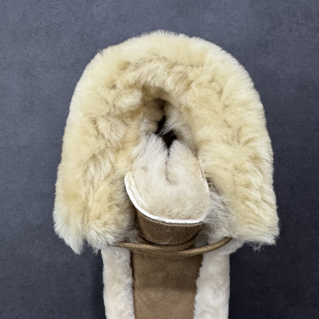 图片[7]-【X1纯原】X1 全网最齐 ugg 130个配色 市面顶级版本 25新款 UGG 埃斯米 6cm增高 牛剖层革 时尚舒适 及踝 雪地靴 广州外贸大厂生产 鞋头到鞋垫真羊皮毛一体 独立外盒包装 芯片 带防水工艺 区别市面任何版本 独立原版开发大底 羊绒鞋垫 冬季保暖外出 家居都是很适合的选择 近年uug推出款式系列 局部偏向年轻消费者喜好 也走到时尚潮流穿搭的前沿 鞋身材质 防泼水涂层翻毛皮鞋面 17毫米UGGPURE™植入式羊毛内底 轻便防滑舒适橡胶外底 带有品牌LOGO商标 带全套包装 货号：W/1171532 尺码： 35 36 37 38 39 40 编码：WXRB370380-选品中心