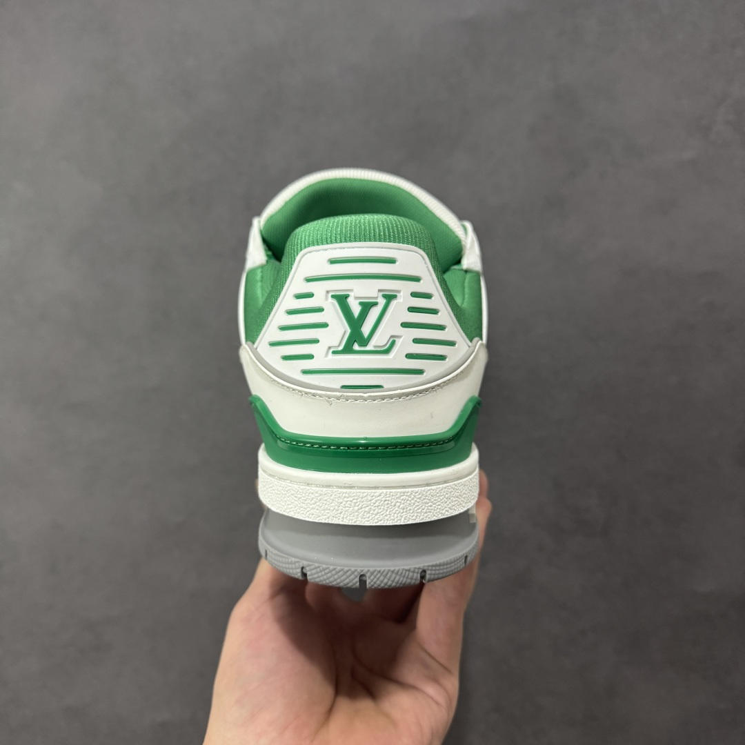 图片[4]-【广东纯原版本】LV Run Away 运动鞋 拼接 Epi 牛皮革和 Monogram 压纹粒面牛皮革，再现传统跑鞋的灵感启发。楔形外底延续标志性设计，品牌字母和标识分饰鞋舌和鞋后。Monogram 压纹粒面牛皮革和 Epi 牛皮革橡胶外底 尺码：36-45 编码：FJB390400-选品中心