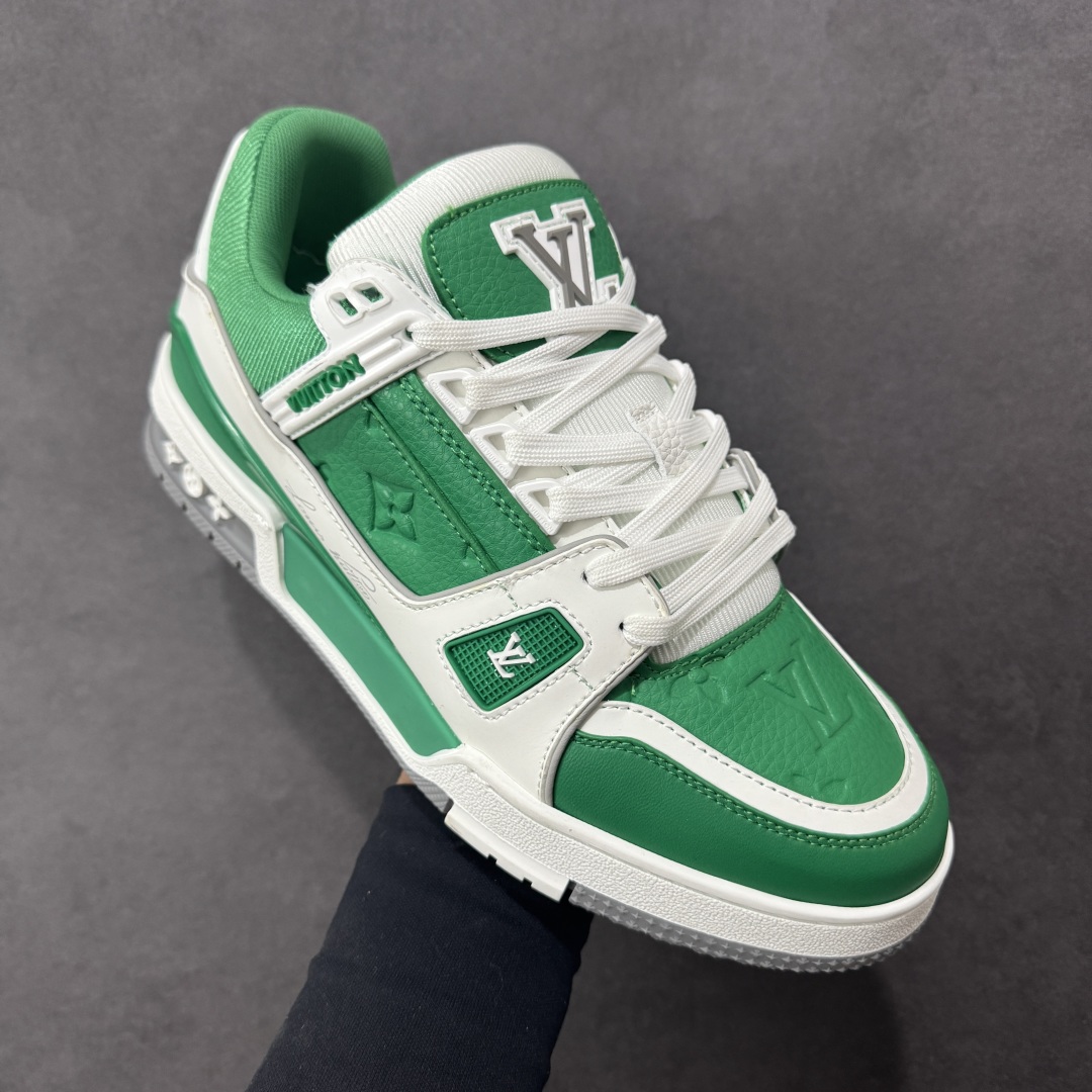 图片[3]-【广东纯原版本】LV Run Away 运动鞋 拼接 Epi 牛皮革和 Monogram 压纹粒面牛皮革，再现传统跑鞋的灵感启发。楔形外底延续标志性设计，品牌字母和标识分饰鞋舌和鞋后。Monogram 压纹粒面牛皮革和 Epi 牛皮革橡胶外底 尺码：36-45 编码：FJB390400-选品中心