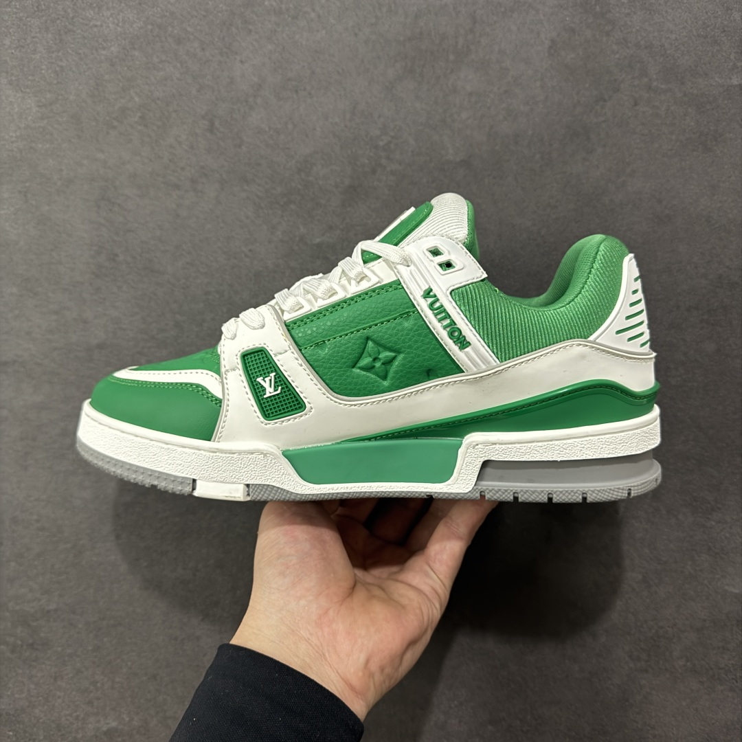 图片[2]-【广东纯原版本】LV Run Away 运动鞋 拼接 Epi 牛皮革和 Monogram 压纹粒面牛皮革，再现传统跑鞋的灵感启发。楔形外底延续标志性设计，品牌字母和标识分饰鞋舌和鞋后。Monogram 压纹粒面牛皮革和 Epi 牛皮革橡胶外底 尺码：36-45 编码：FJB390400-选品中心