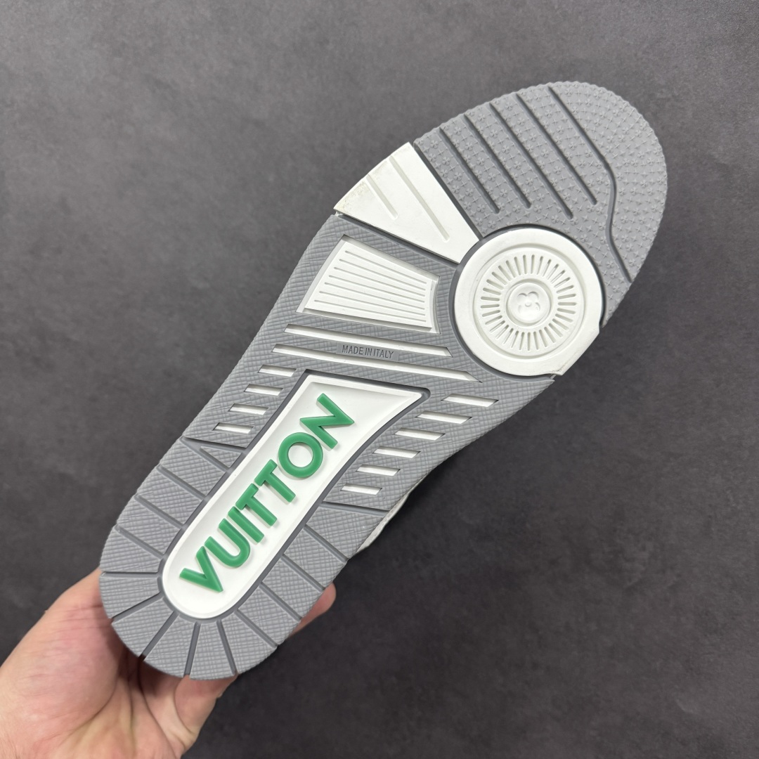 图片[9]-【广东纯原版本】LV Run Away 运动鞋 拼接 Epi 牛皮革和 Monogram 压纹粒面牛皮革，再现传统跑鞋的灵感启发。楔形外底延续标志性设计，品牌字母和标识分饰鞋舌和鞋后。Monogram 压纹粒面牛皮革和 Epi 牛皮革橡胶外底 尺码：36-45 编码：FJB390400-选品中心