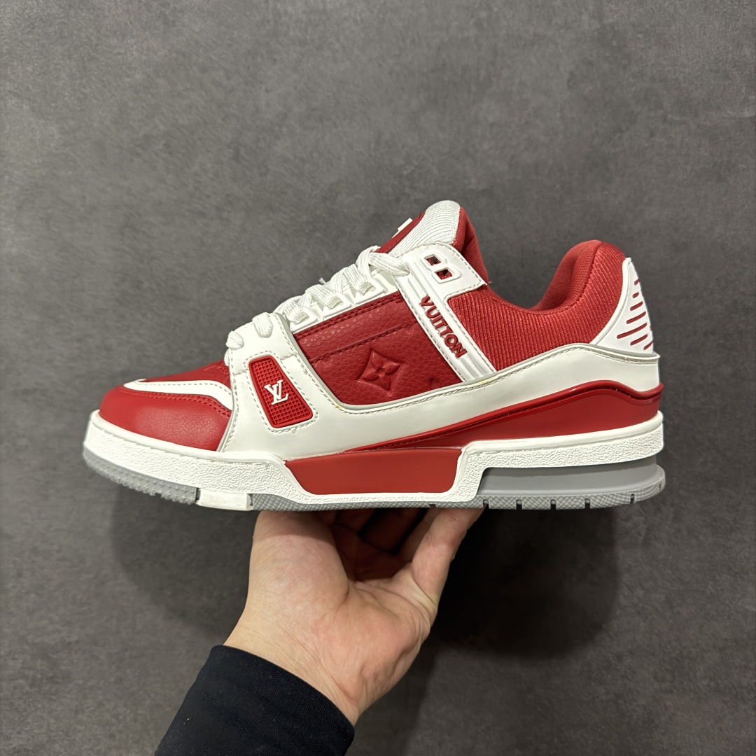 图片[2]-【广东纯原版本】LV Run Away 运动鞋 拼接 Epi 牛皮革和 Monogram 压纹粒面牛皮革，再现传统跑鞋的灵感启发。楔形外底延续标志性设计，品牌字母和标识分饰鞋舌和鞋后。Monogram 压纹粒面牛皮革和 Epi 牛皮革橡胶外底 尺码：36-45 编码：FJB390400-选品中心