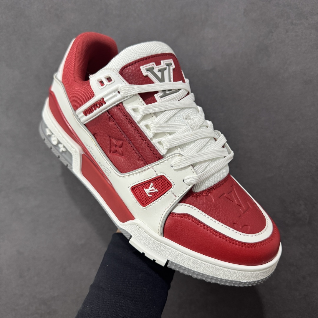 图片[3]-【广东纯原版本】LV Run Away 运动鞋 拼接 Epi 牛皮革和 Monogram 压纹粒面牛皮革，再现传统跑鞋的灵感启发。楔形外底延续标志性设计，品牌字母和标识分饰鞋舌和鞋后。Monogram 压纹粒面牛皮革和 Epi 牛皮革橡胶外底 尺码：36-45 编码：FJB390400-选品中心