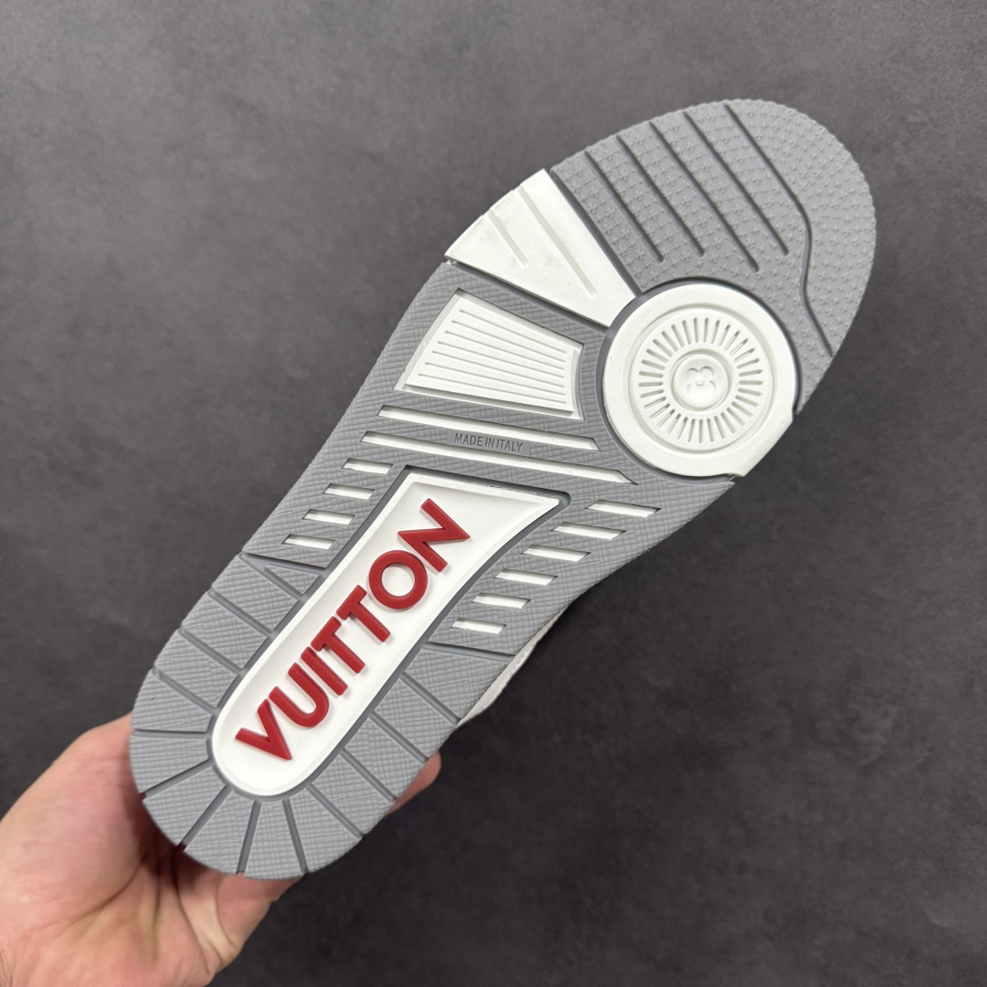 图片[9]-【广东纯原版本】LV Run Away 运动鞋 拼接 Epi 牛皮革和 Monogram 压纹粒面牛皮革，再现传统跑鞋的灵感启发。楔形外底延续标志性设计，品牌字母和标识分饰鞋舌和鞋后。Monogram 压纹粒面牛皮革和 Epi 牛皮革橡胶外底 尺码：36-45 编码：FJB390400-选品中心