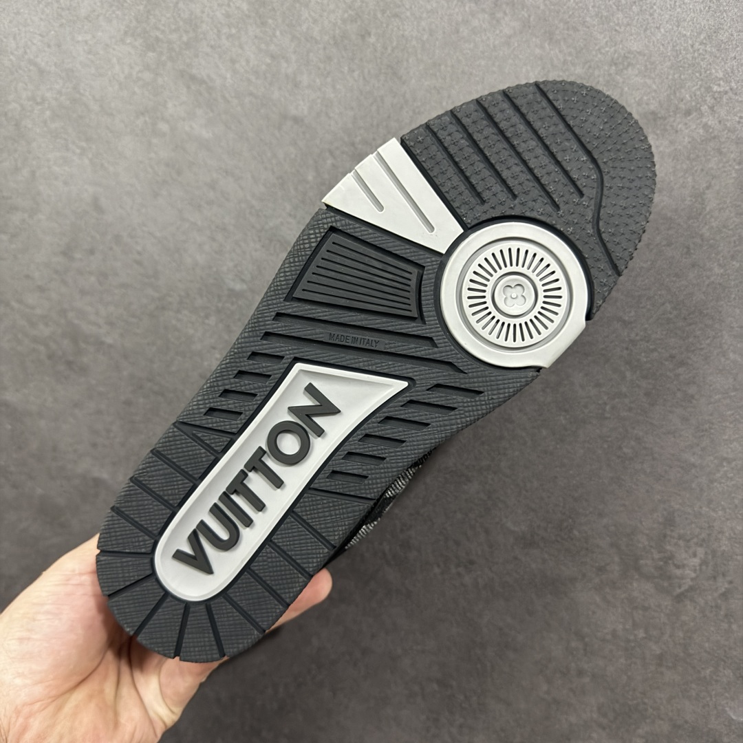 图片[9]-【广东纯原版本】LV Run Away 运动鞋 拼接 Epi 牛皮革和 Monogram 压纹粒面牛皮革，再现传统跑鞋的灵感启发。楔形外底延续标志性设计，品牌字母和标识分饰鞋舌和鞋后。Monogram 压纹粒面牛皮革和 Epi 牛皮革橡胶外底 尺码：36-45 编码：FJB390400-选品中心