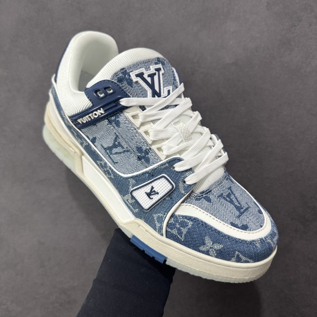 图片[3]-【广东纯原版本】LV Run Away 运动鞋 拼接 Epi 牛皮革和 Monogram 压纹粒面牛皮革，再现传统跑鞋的灵感启发。楔形外底延续标志性设计，品牌字母和标识分饰鞋舌和鞋后。Monogram 压纹粒面牛皮革和 Epi 牛皮革橡胶外底 尺码：36-45 编码：FJB390400-选品中心