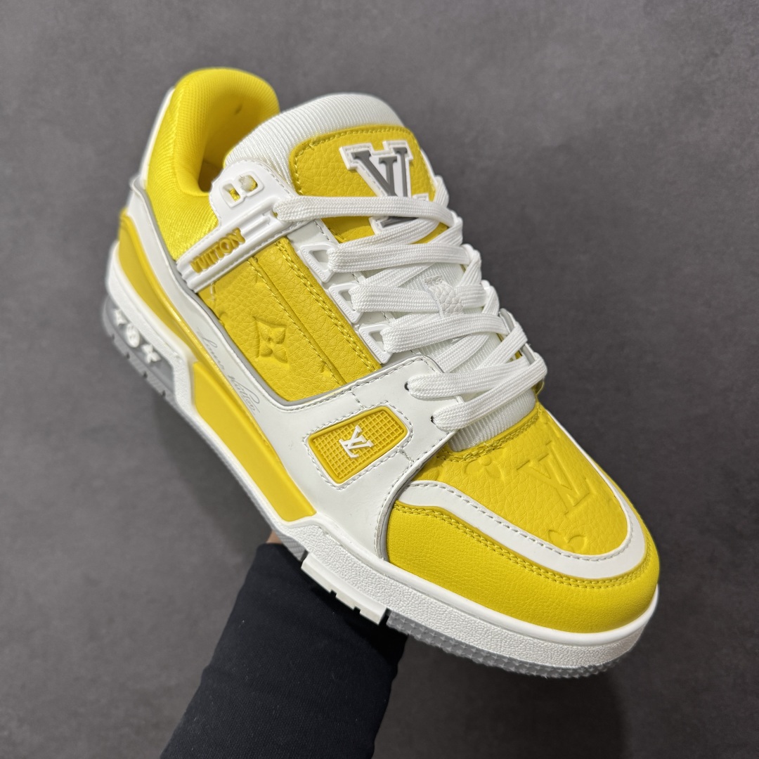 图片[3]-【广东纯原版本】LV Run Away 运动鞋 拼接 Epi 牛皮革和 Monogram 压纹粒面牛皮革，再现传统跑鞋的灵感启发。楔形外底延续标志性设计，品牌字母和标识分饰鞋舌和鞋后。Monogram 压纹粒面牛皮革和 Epi 牛皮革橡胶外底 尺码：36-45 编码：FJB390400-选品中心