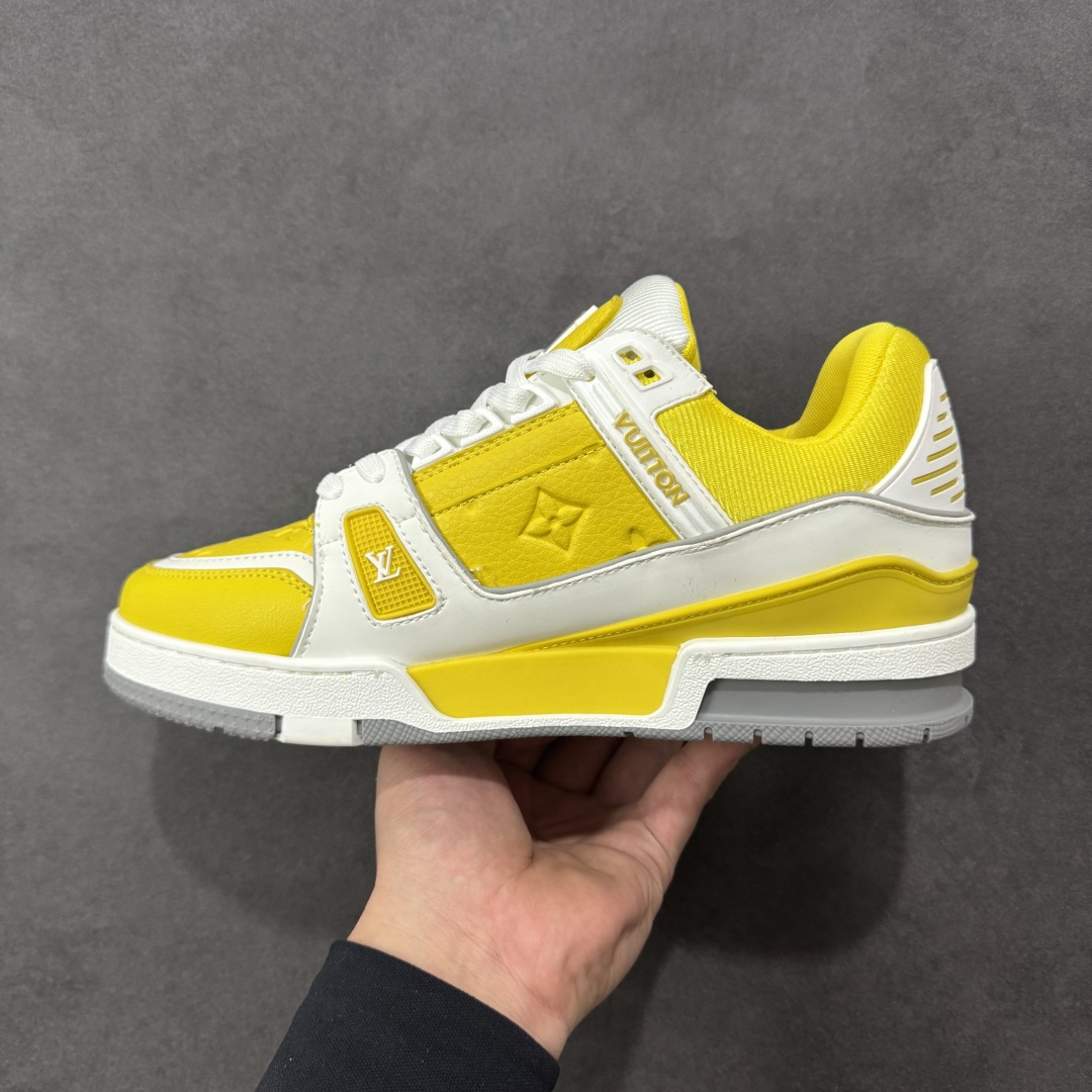 图片[2]-【广东纯原版本】LV Run Away 运动鞋 拼接 Epi 牛皮革和 Monogram 压纹粒面牛皮革，再现传统跑鞋的灵感启发。楔形外底延续标志性设计，品牌字母和标识分饰鞋舌和鞋后。Monogram 压纹粒面牛皮革和 Epi 牛皮革橡胶外底 尺码：36-45 编码：FJB390400-选品中心